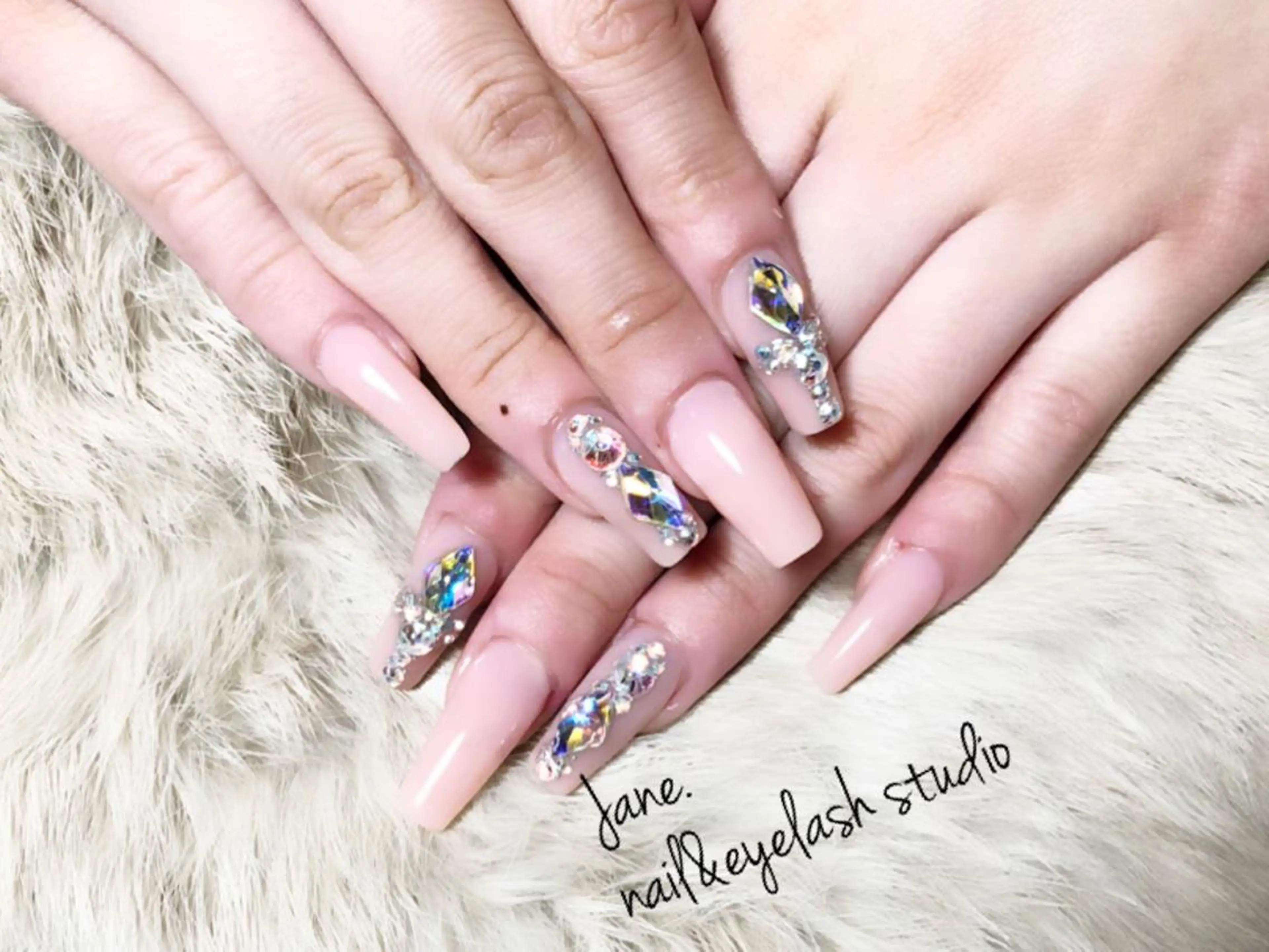 ネイル Yakko pas á pasのネイルデザイン