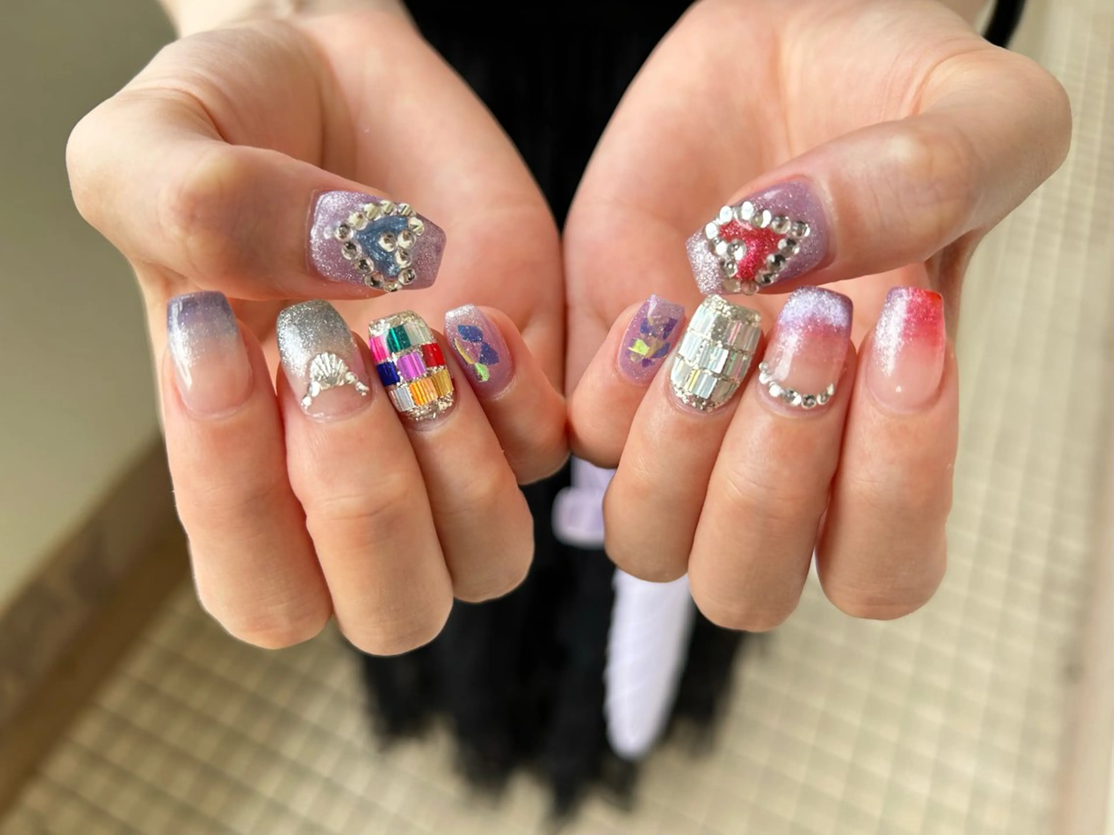 ミディアム ネイル ハンドネイル フットネイル ✴︎ Delightのネイルデザイン