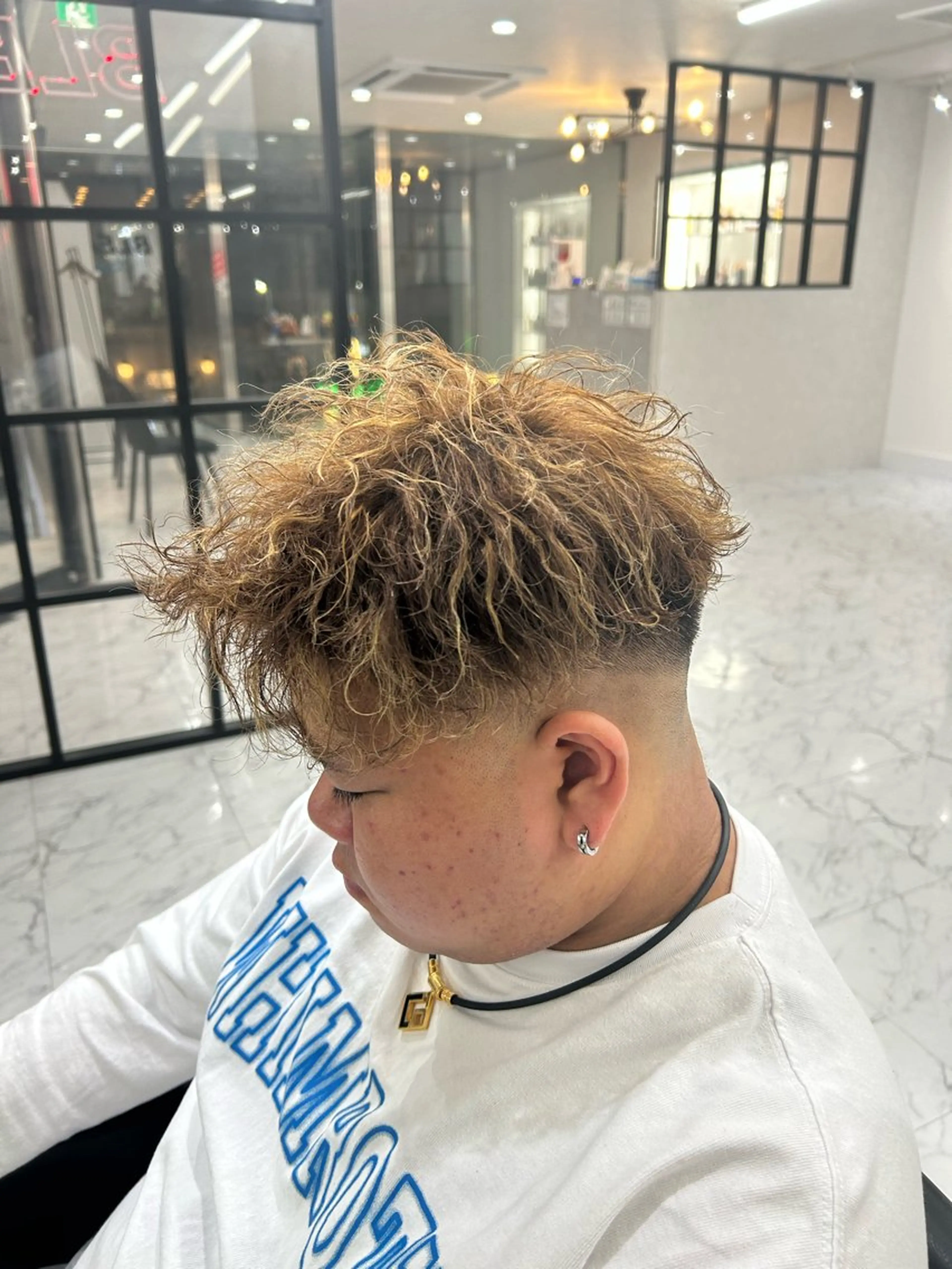 「ご新規様ミニモ限定クーポン」カット＋ハイライト（ブリーチメッシュ）＋ツイストor縦落ちツイスパの写真