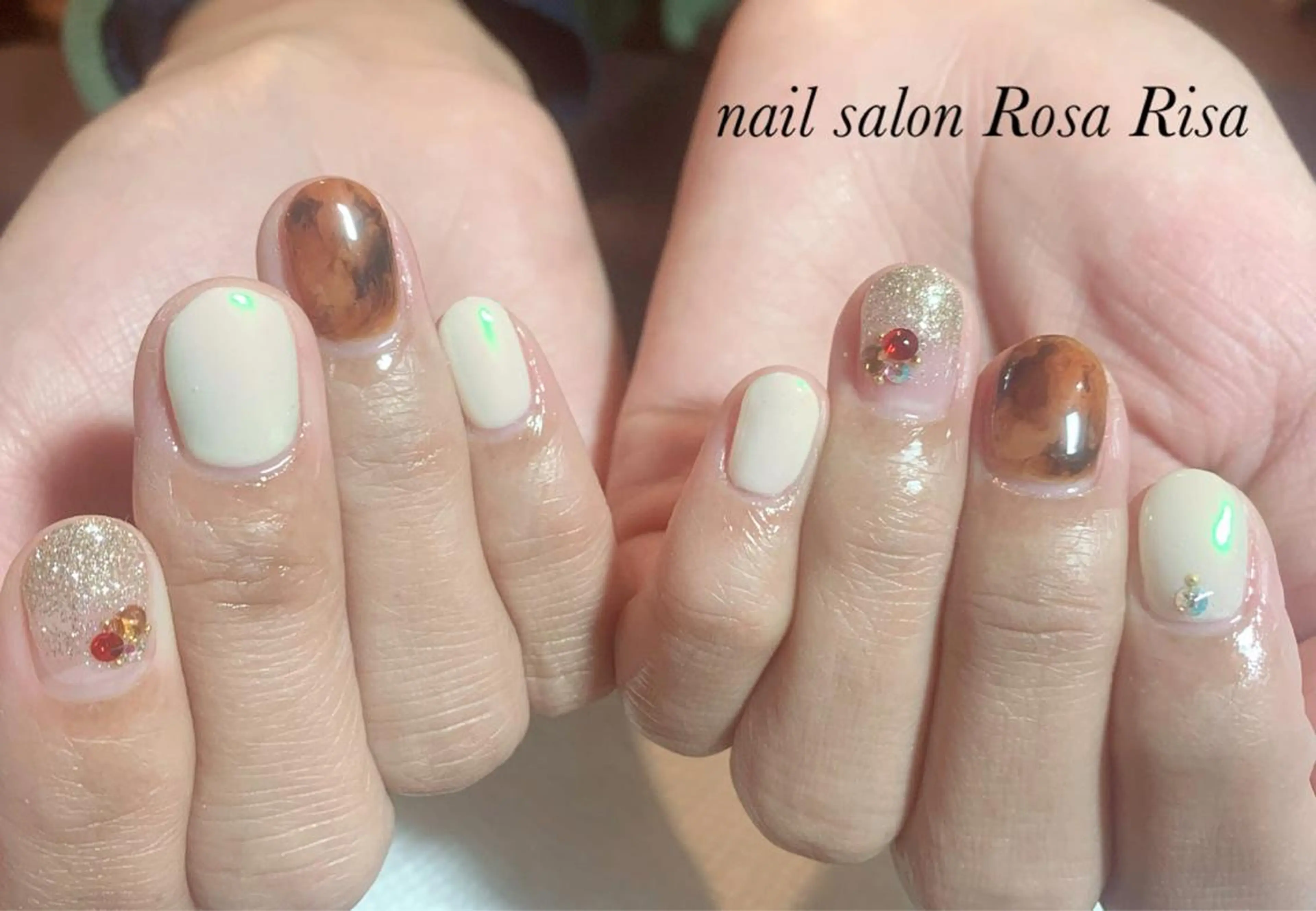 ショート ネイル オーロラネイル べっ甲ネイル ハンドネイル ネイルスタジオ シェイクユアハンズのネイルデザイン