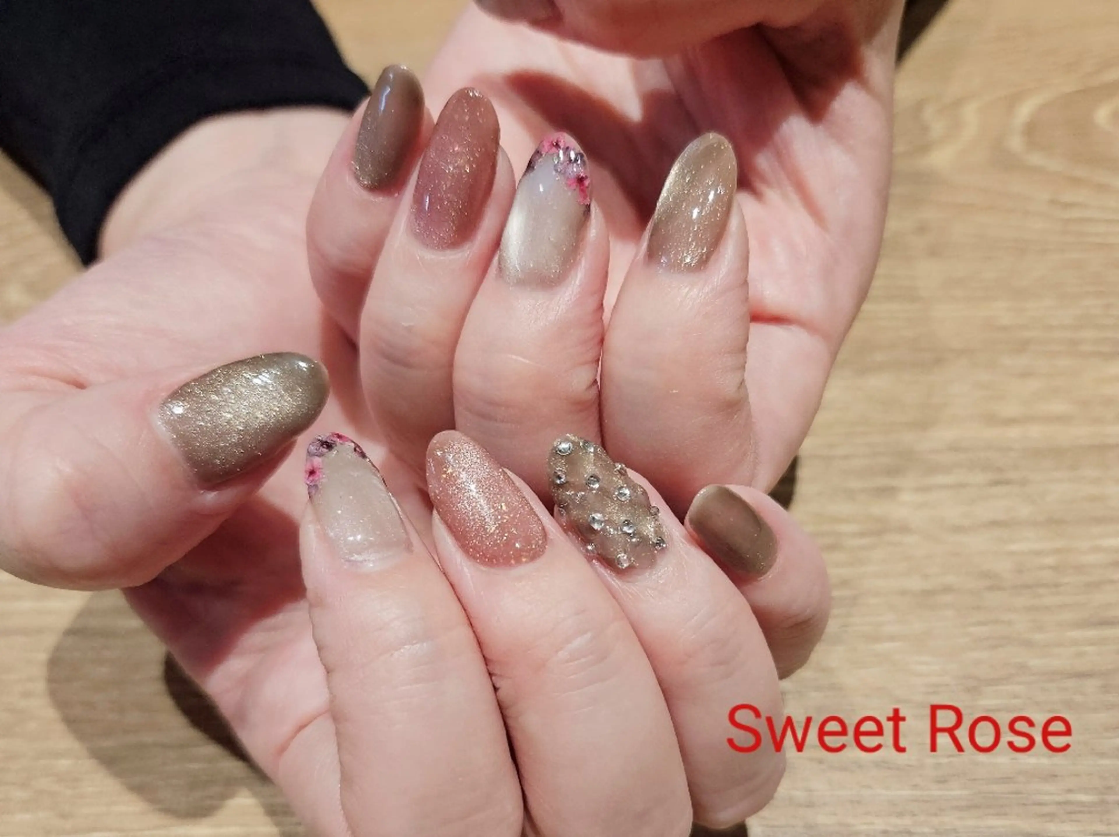 ネイル フラワーネイル フレンチネイル マグネットネイル sweet rose所属・sweet　 roseのネイルデザイン