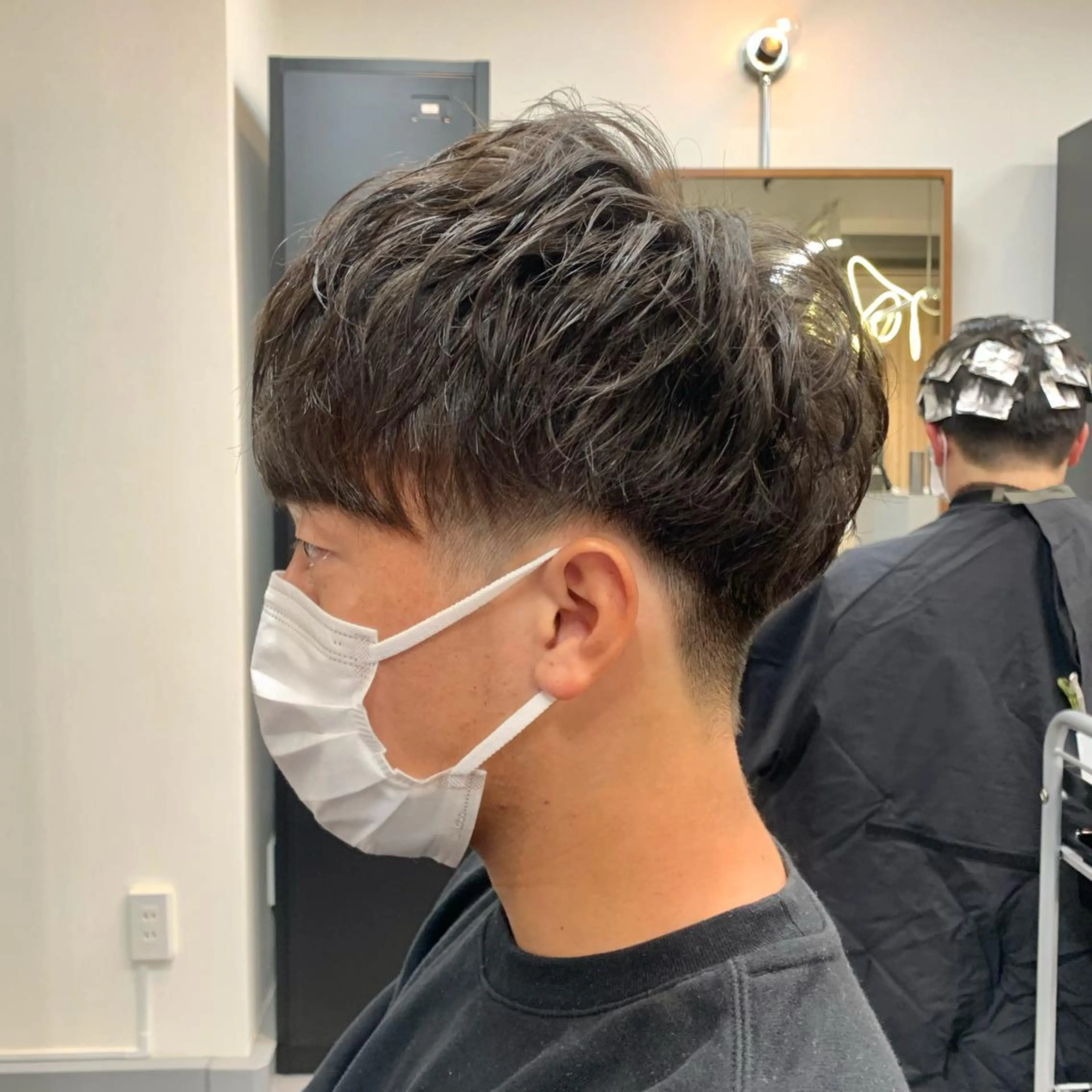 ショート カラー パーマ メンズ マッシュ 刈り上げ ショートヘア カット パーマ メンズ特化美容師/ 藤戸 椋のヘアスタイル