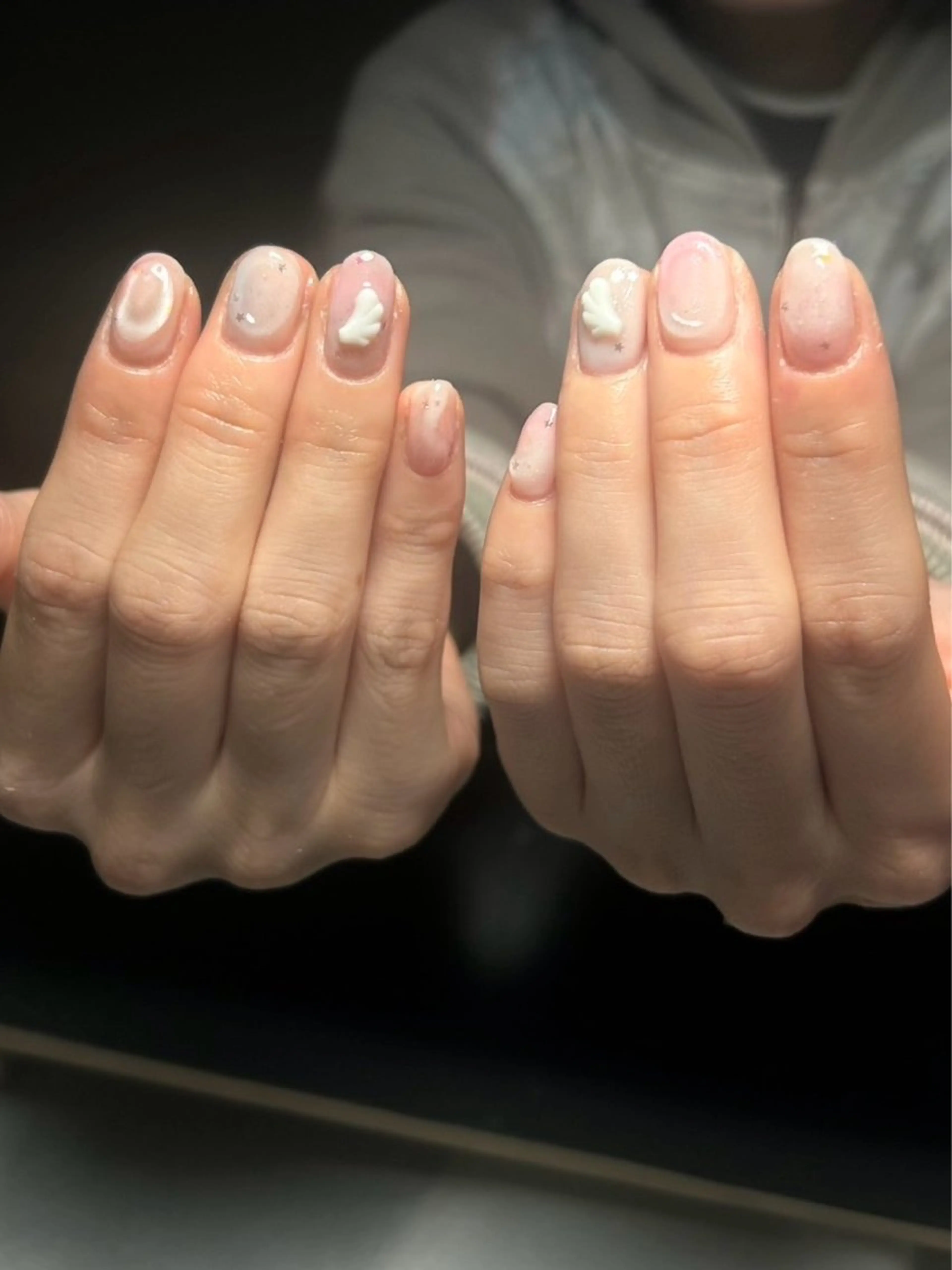 ネイル ガーリー ピンク ホワイト ハンドネイル モンナ CCのネイルデザイン