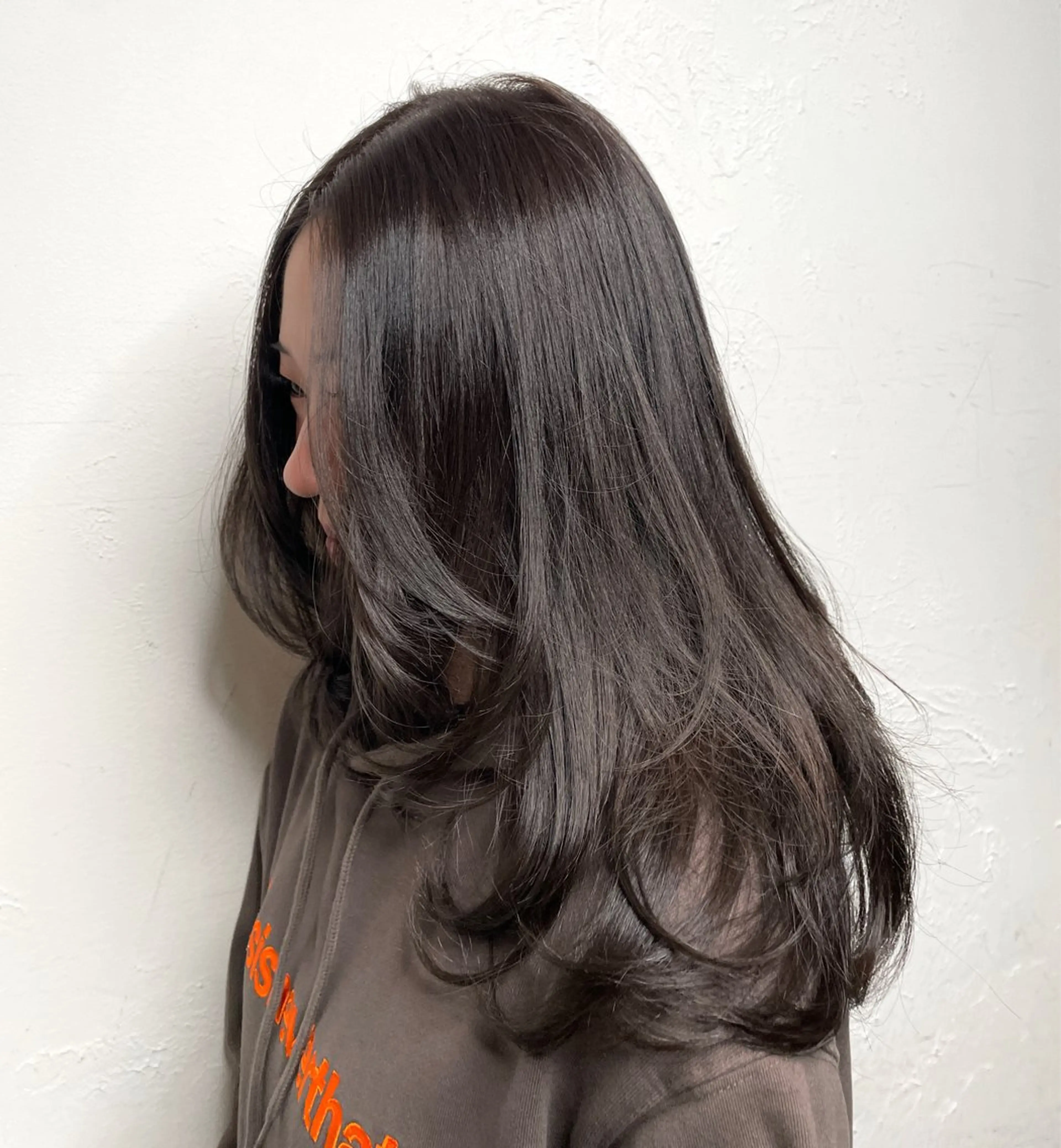 セミロング カラー アッシュ アッシュブラウン ブラウンカラー RINA ブリーチ / 海外レイヤーのヘアスタイル