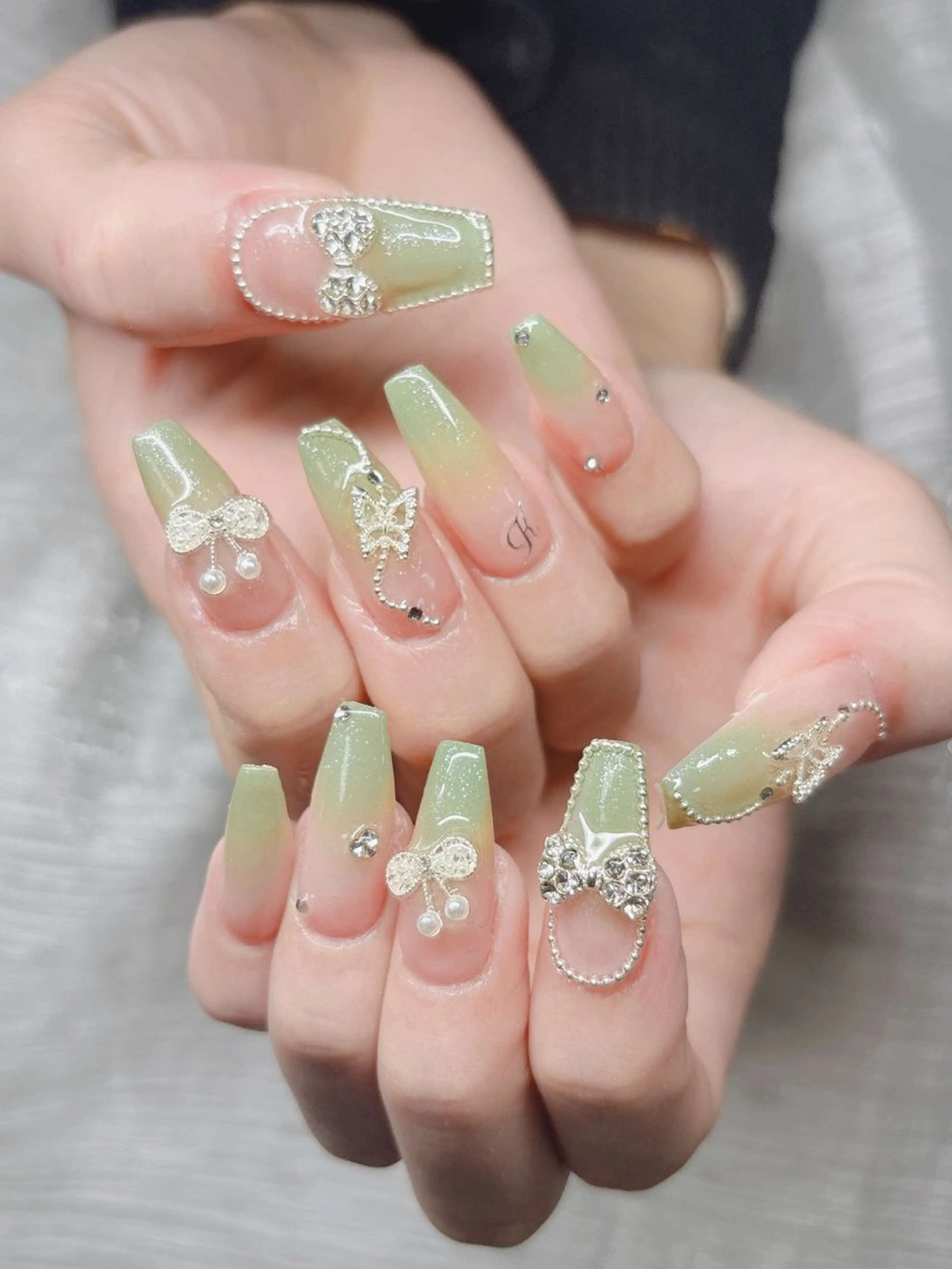 ネイル 長さ出し グラデーション キラキラネイル マグネットネイル ニュアンスネイル Lee Nails チップ長さだし専門店のネイルデザイン