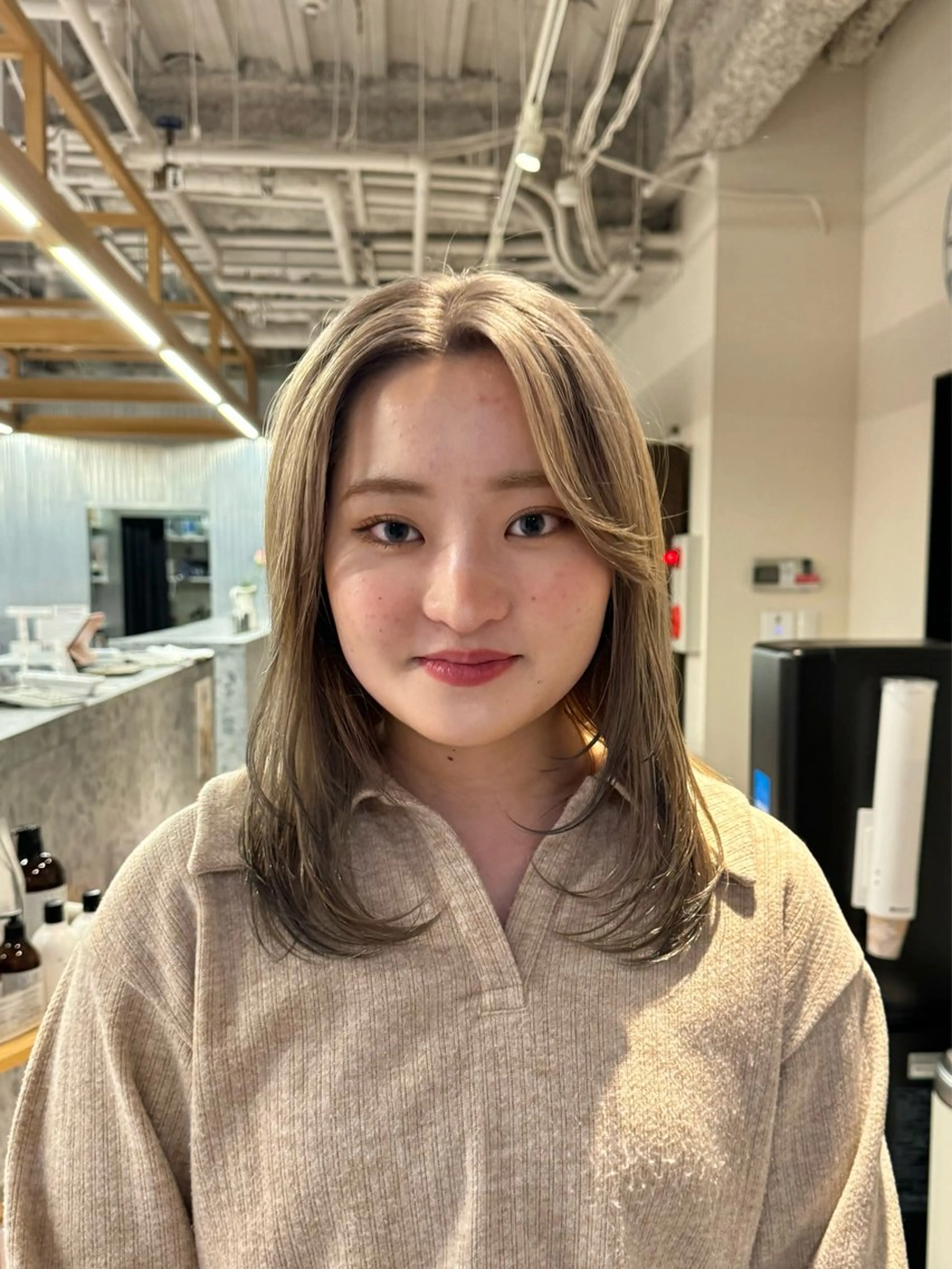 セミロング 顔周りカット レイヤーカット カット MASHUchayamachi所属・まほ／レイヤーカット /透明感カラーのヘアスタイル