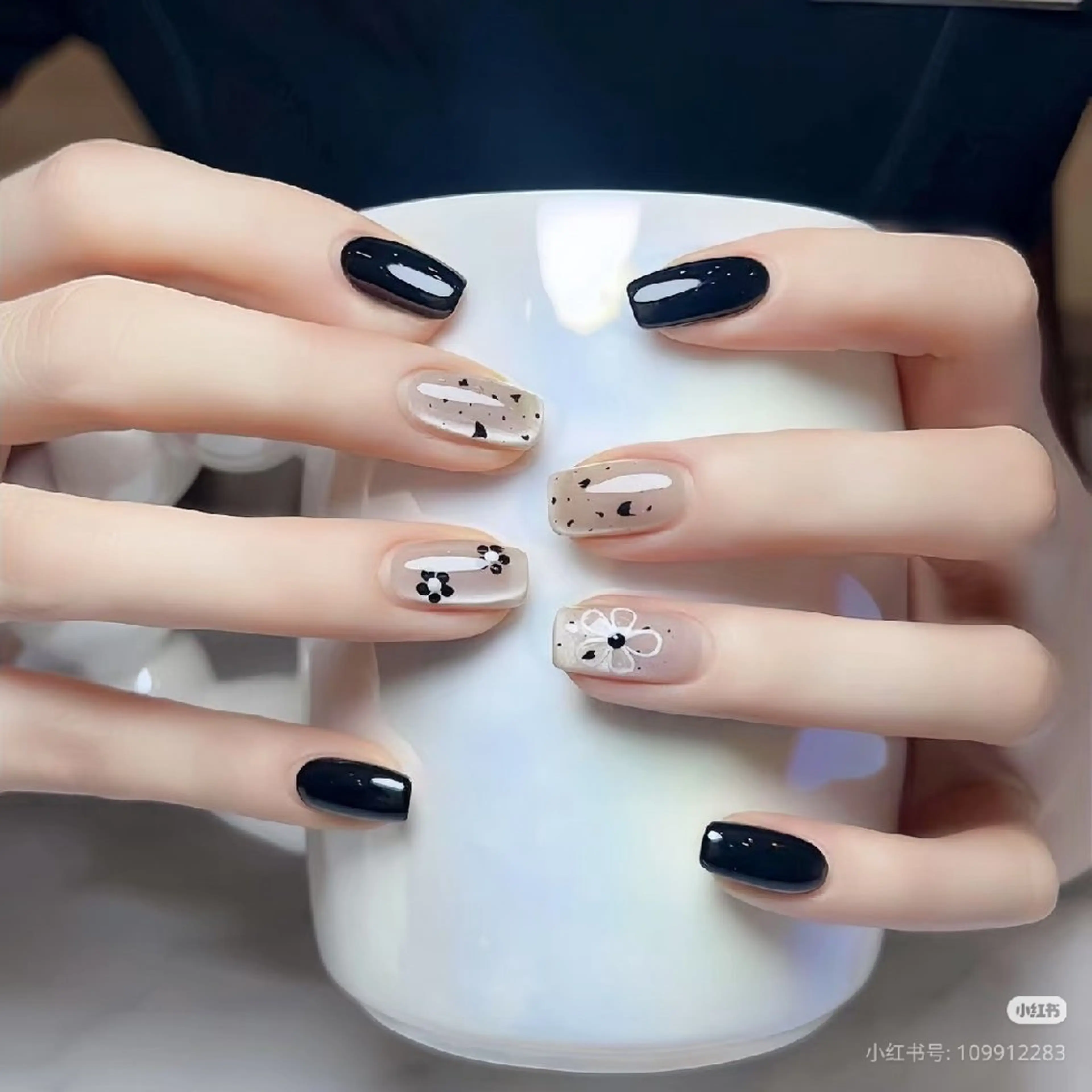 ネイル マグネットネイル 持ち込み オフィスネイル シンプルネイル ワンホンネイル 佐田 美香のネイルデザイン