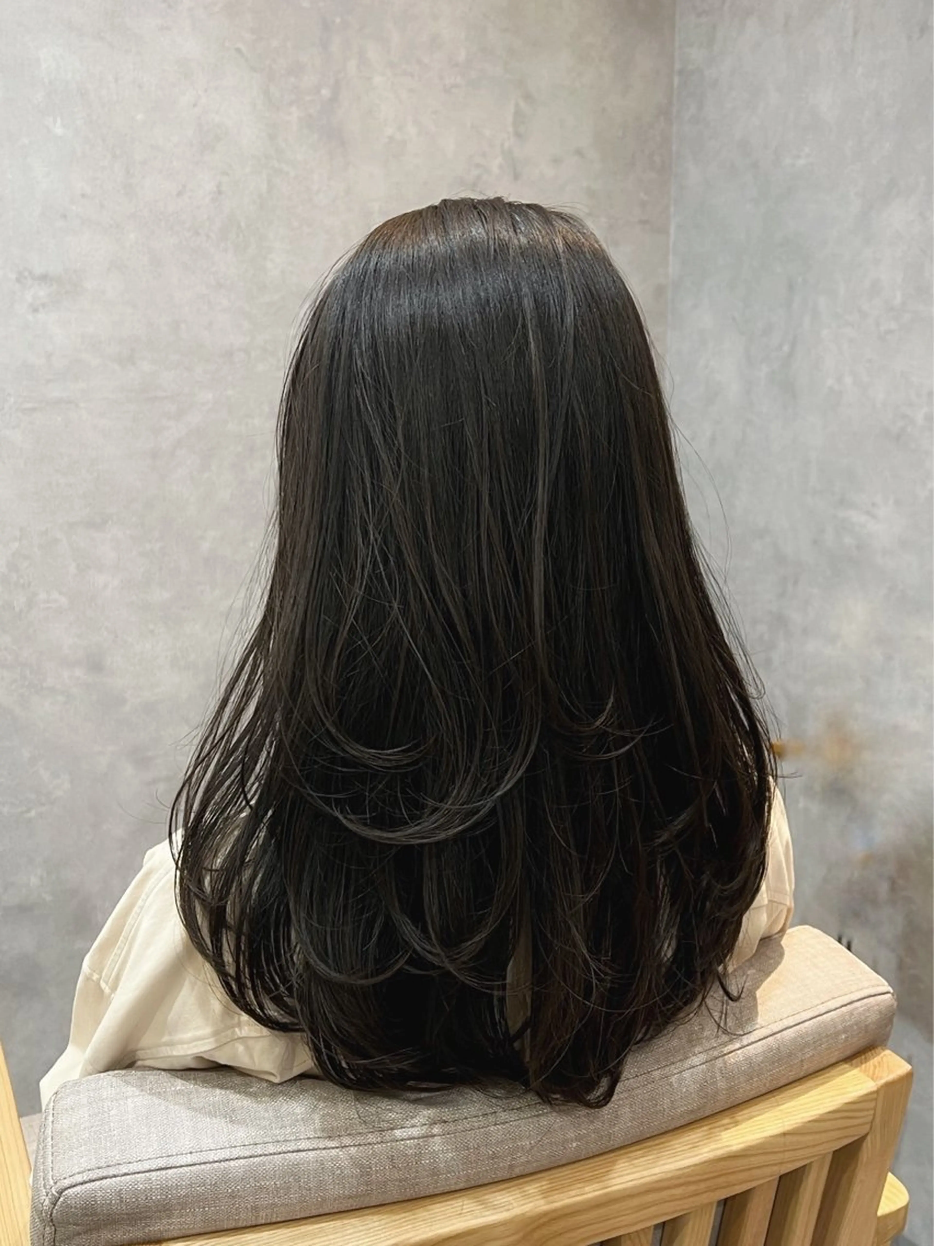 ロング アッシュ ケアカラー くびれヘア 髪質改善 韓国風ヘア 中村 ひなたのヘアスタイル