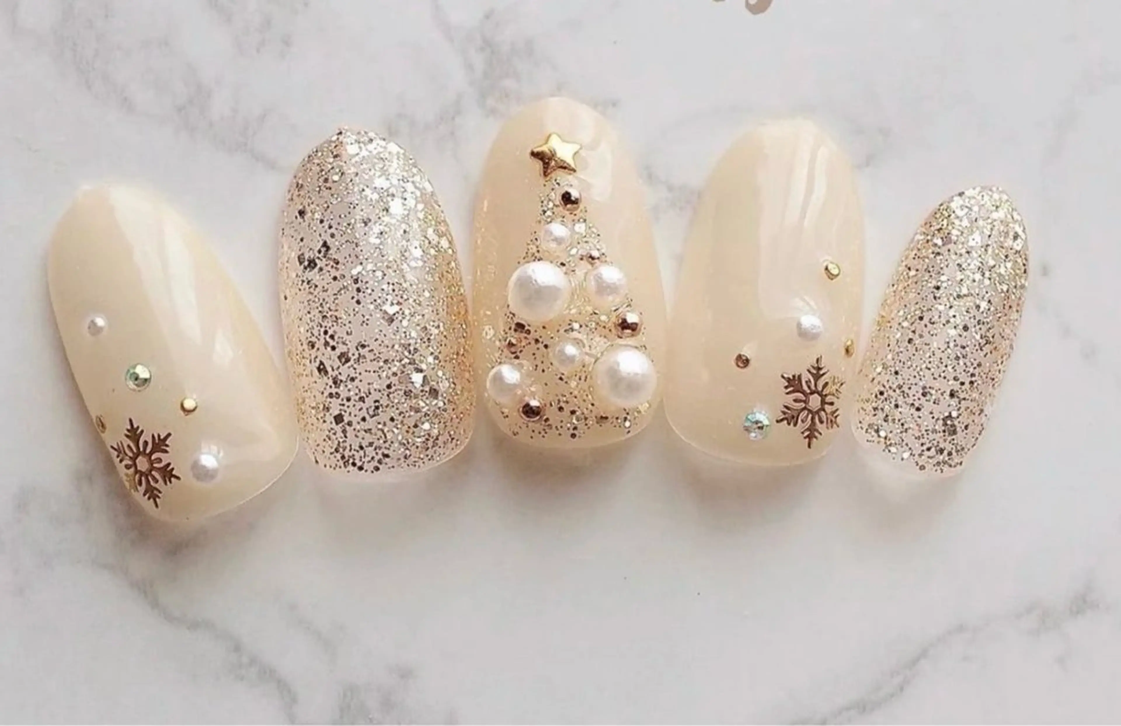 ネイル Ui_Amor (パラジェル)のネイルデザイン