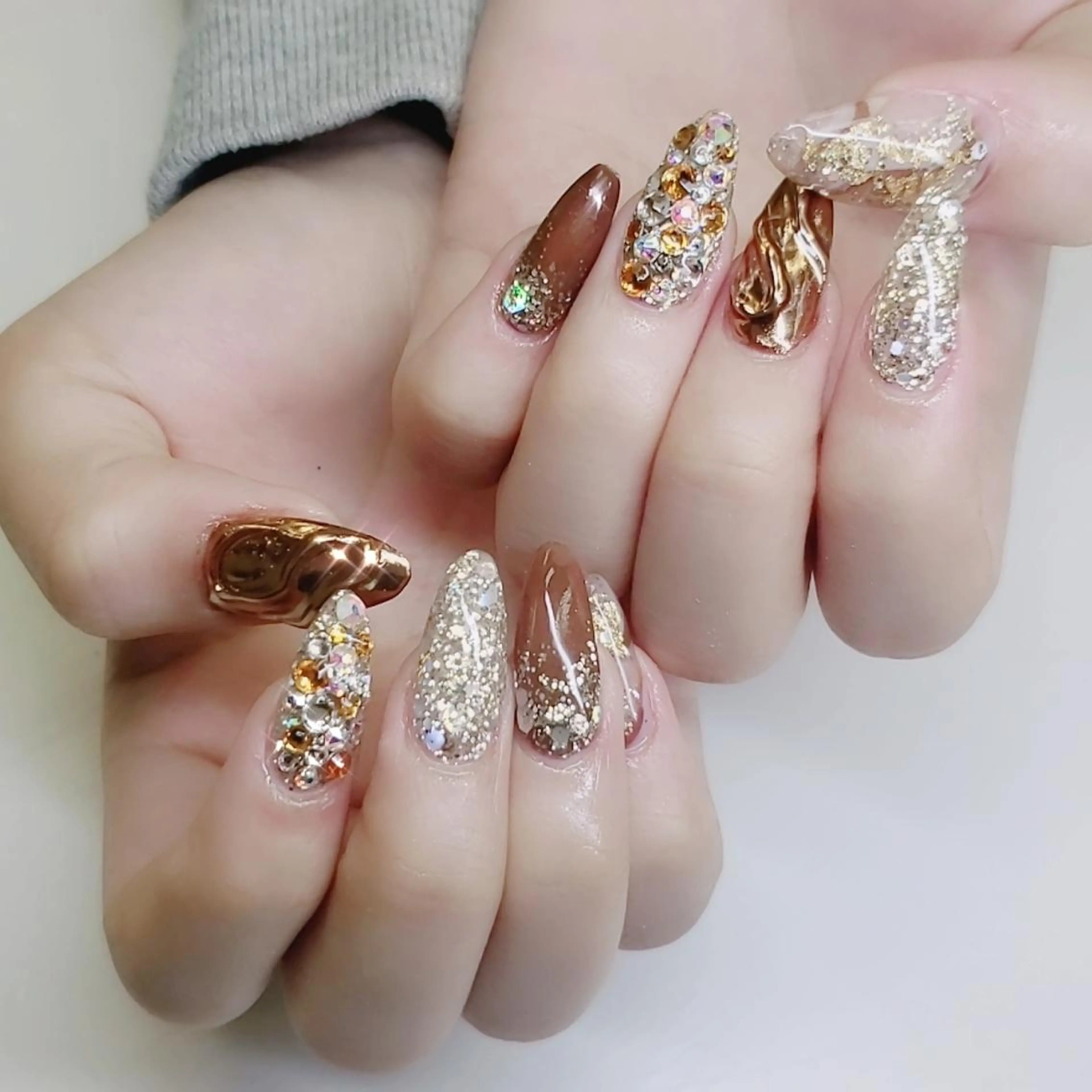 ネイル ブラウン ニュアンスネイル ハンドネイル クロキ 。のネイルデザイン