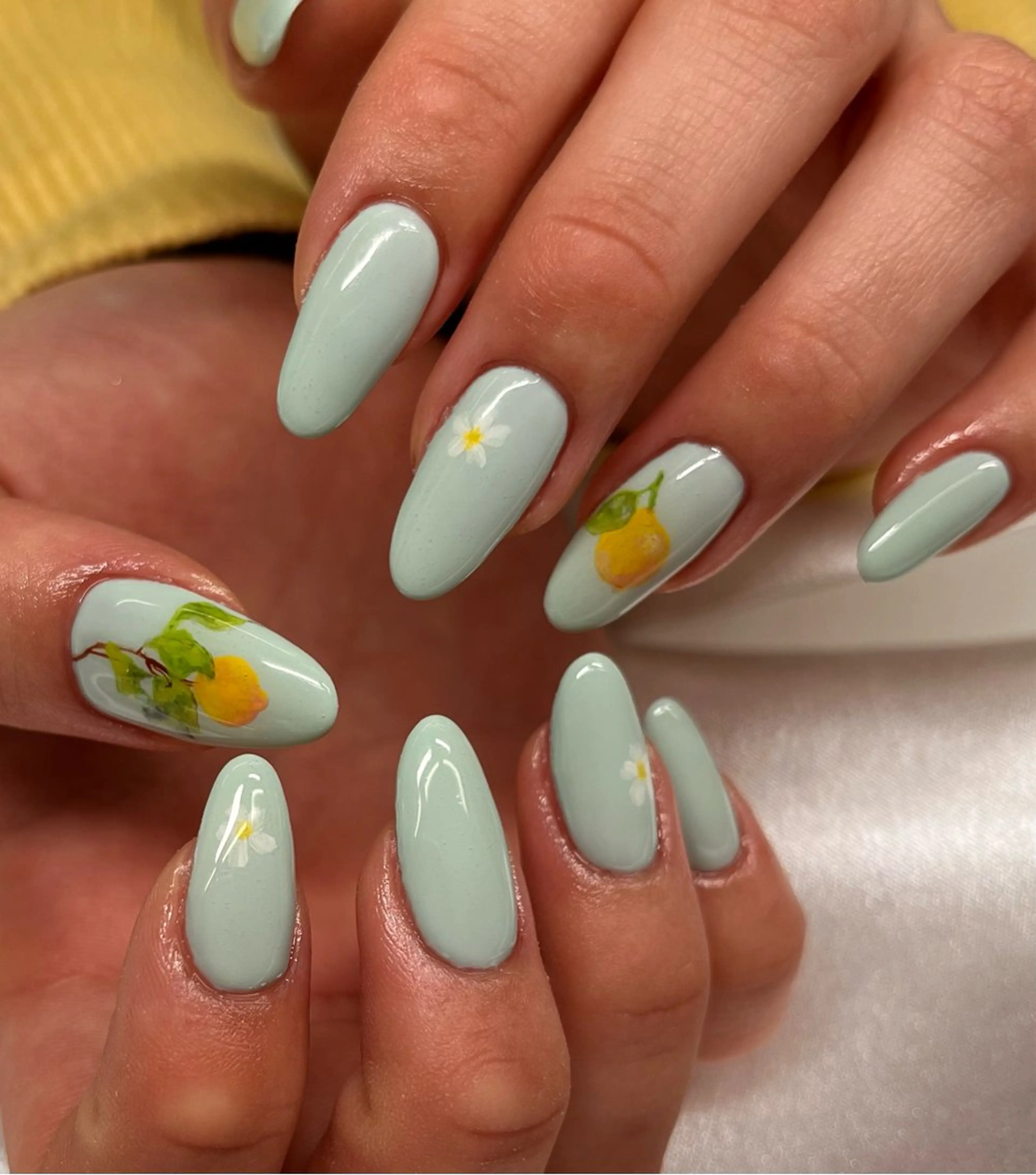 ミディアム ハンドネイル フットネイル Silent /話さないネイルサロン所属・Silent 話さないネイルサロンのネイルデザイン