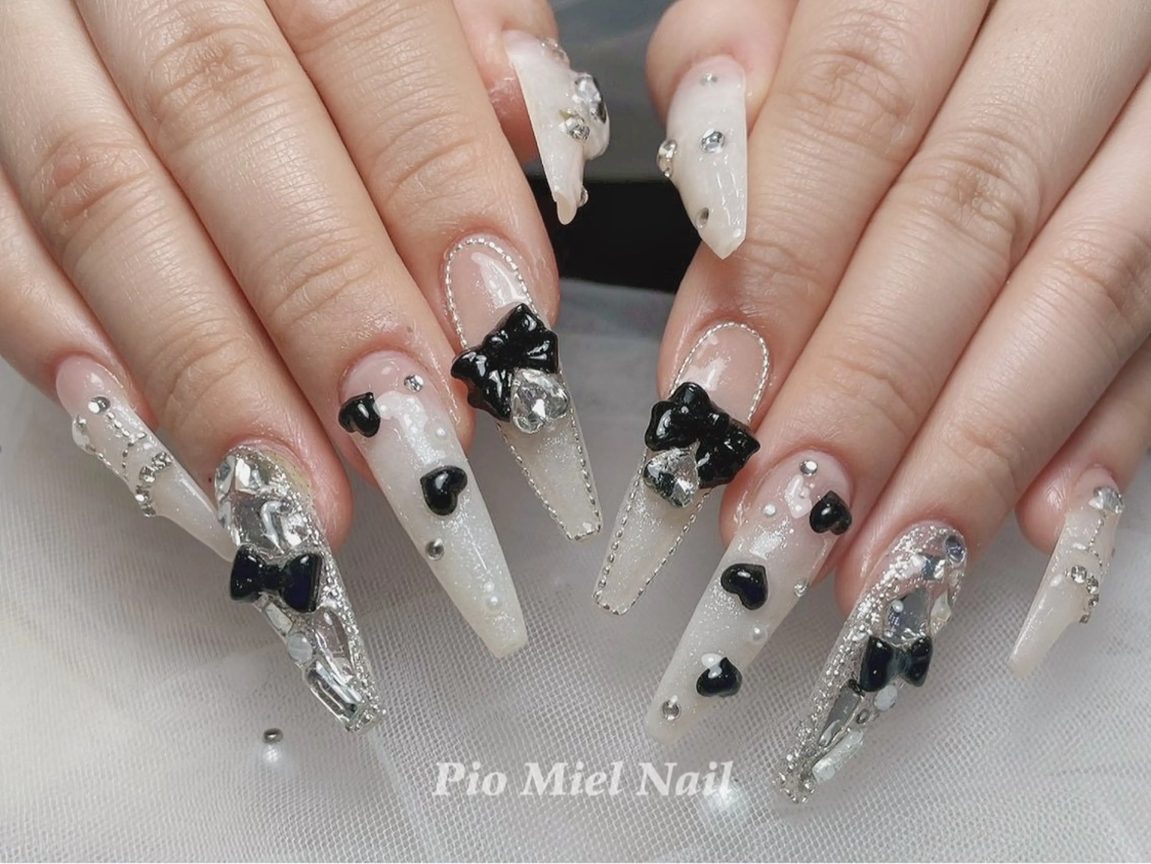 ネイル フレンチネイル 韓国ネイル マグネットネイル ニュアンスネイル オフィスネイル ハンドネイル Pio Mielのネイルデザイン
