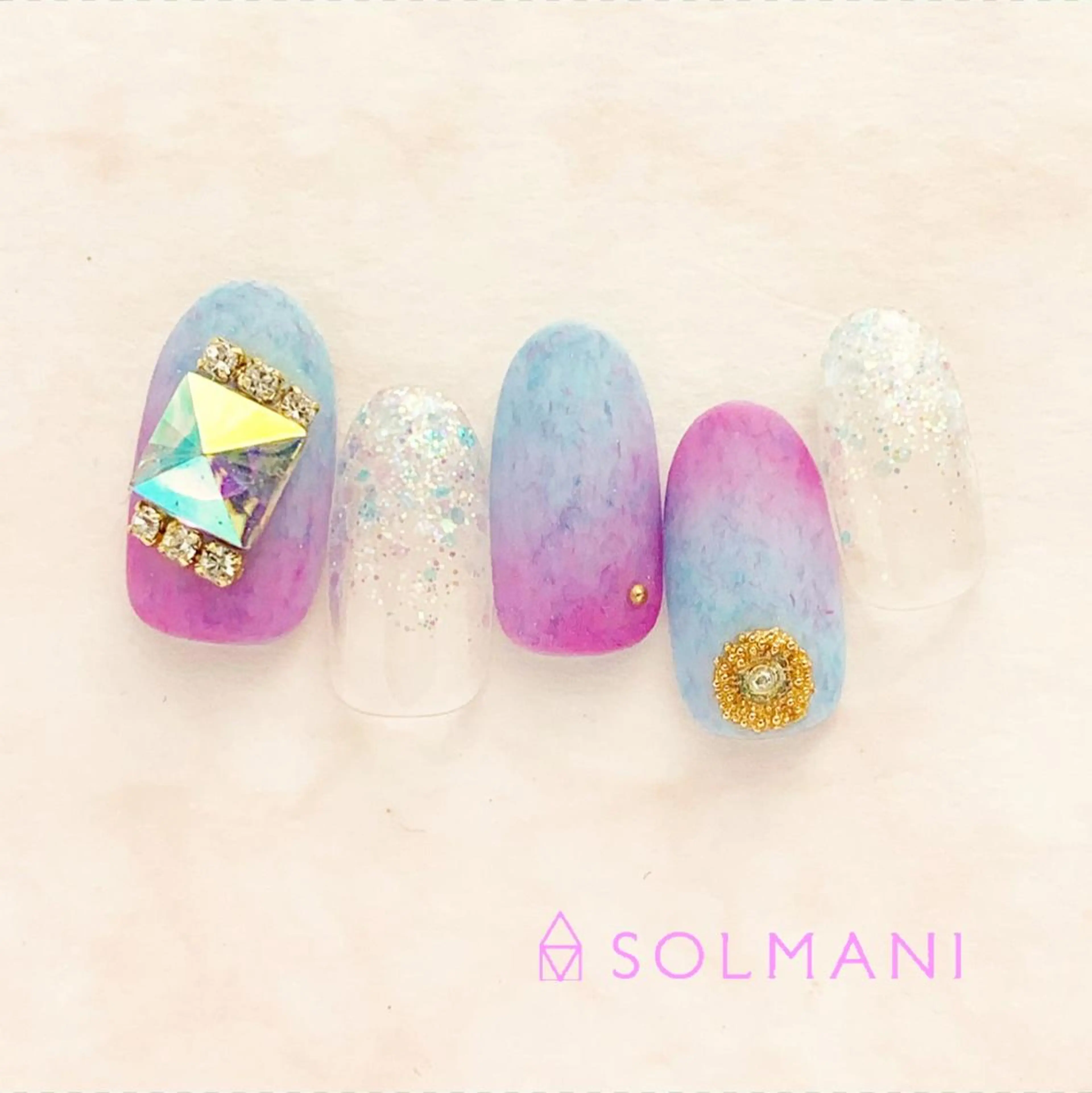 ネイル SOLMANI 予約担当のネイルデザイン