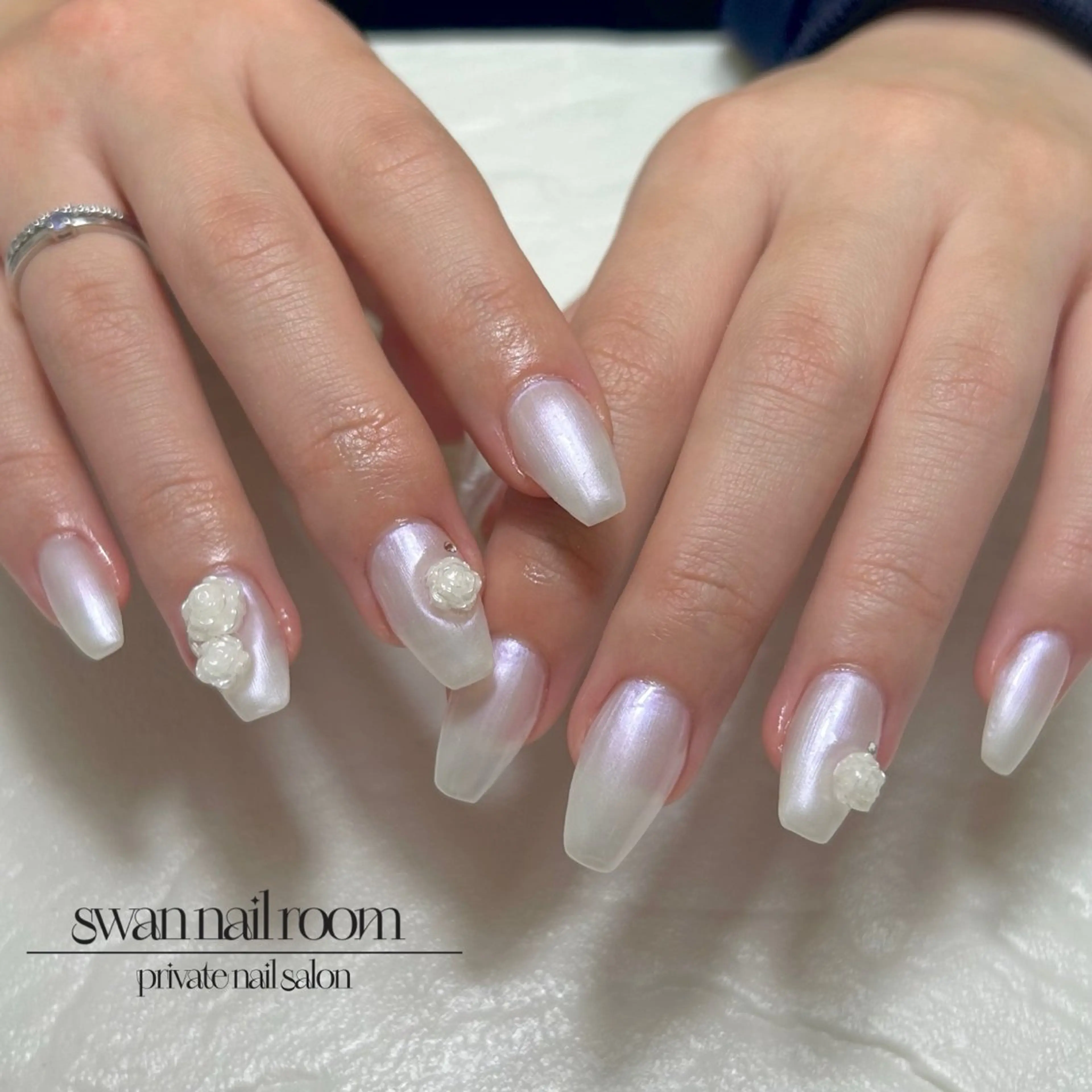 ネイル アートネイル ホワイト swan  nail room所属・swan nail roomのネイルデザイン