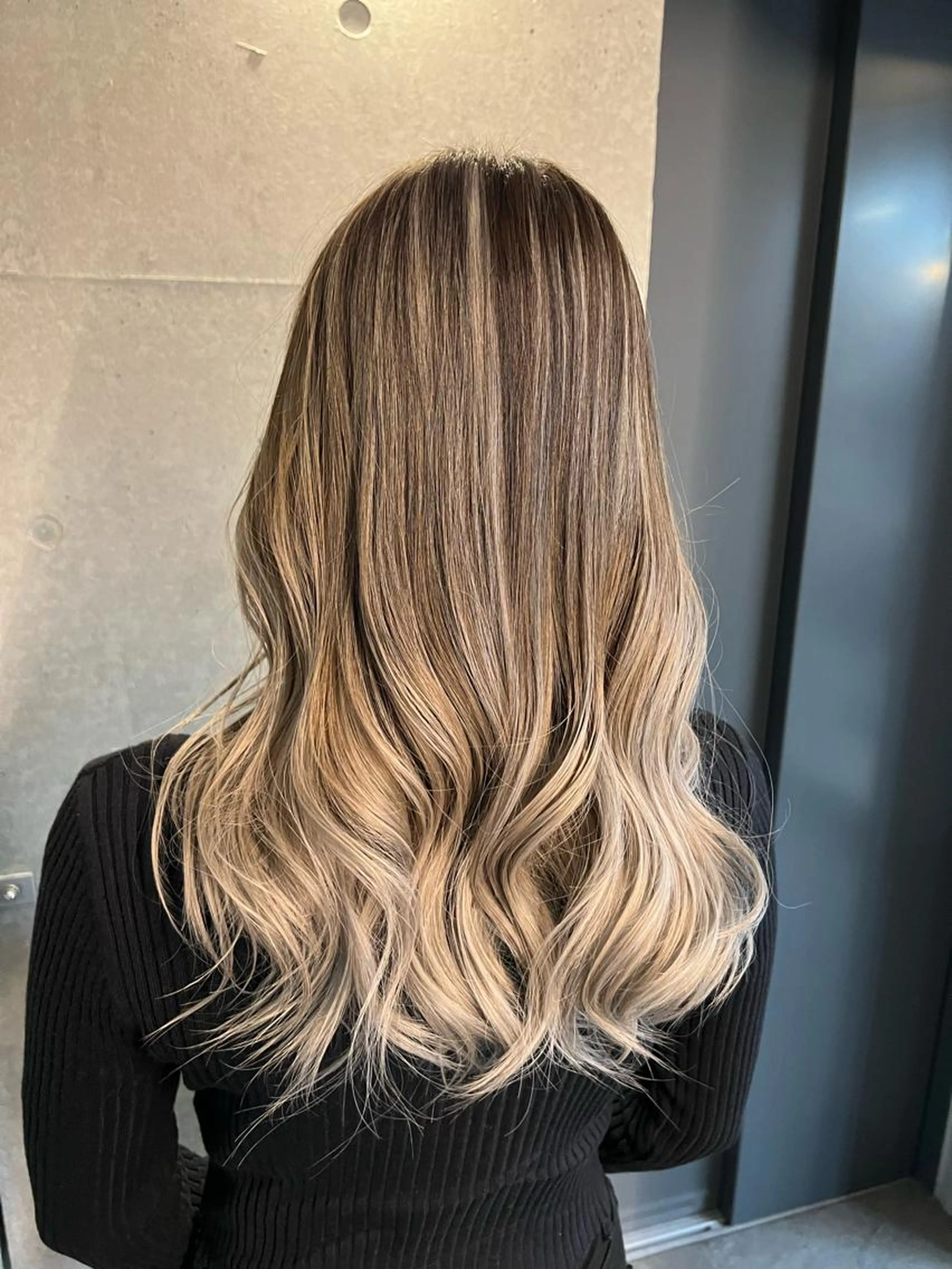 バレイヤージュ(デザインブリーチ➕カラー)の写真