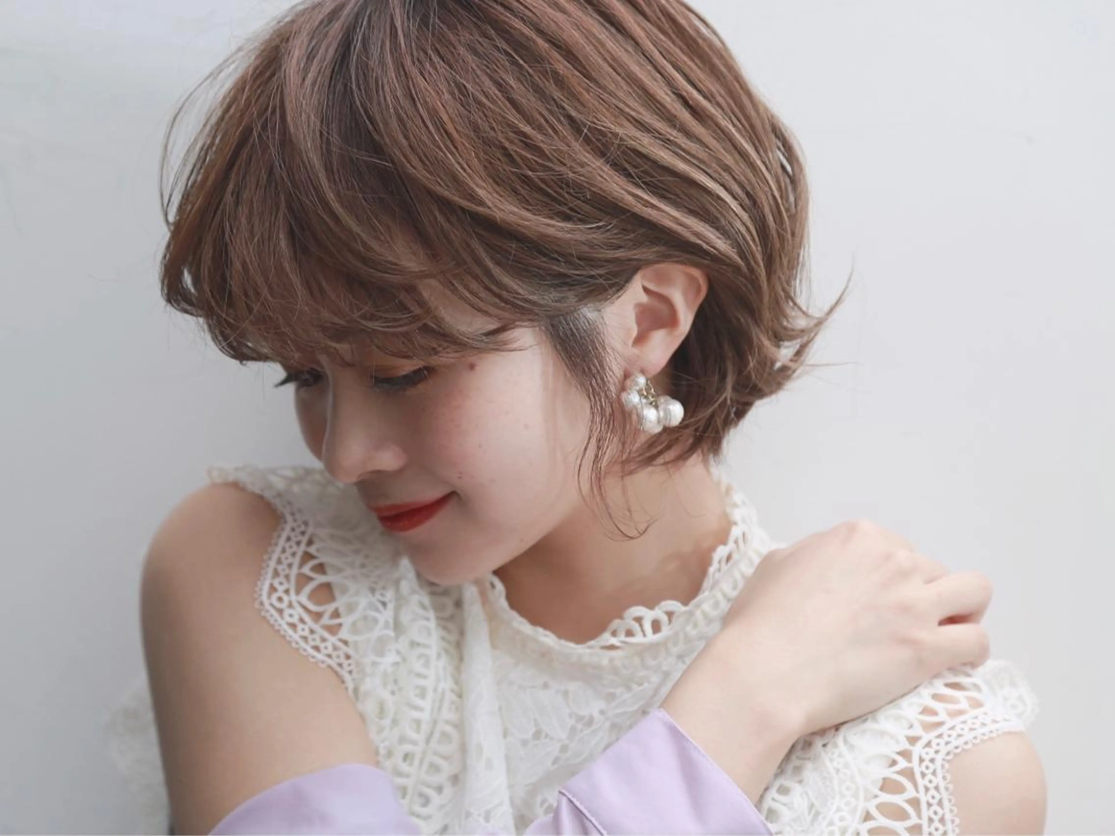 ショート カラー ブリーチ イヤリングカラー インナーカラー くせ毛 似合わせカット アンブレラカラー💫 フェイスフレーミングのヘアスタイル