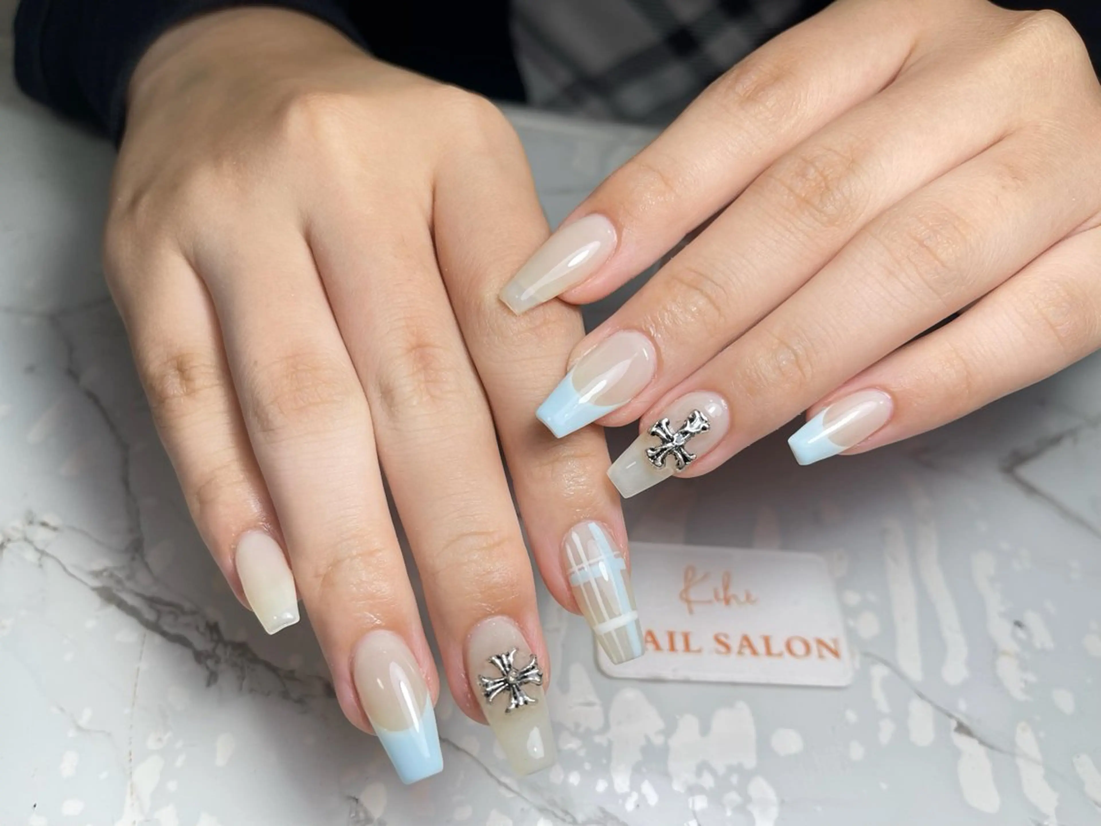 ネイル アートネイル フレンチネイル ジェルネイル グラデーション 韓国ネイル ハンドネイル 💕鈴木ユリ パラジェル/オフ無料のネイルデザイン