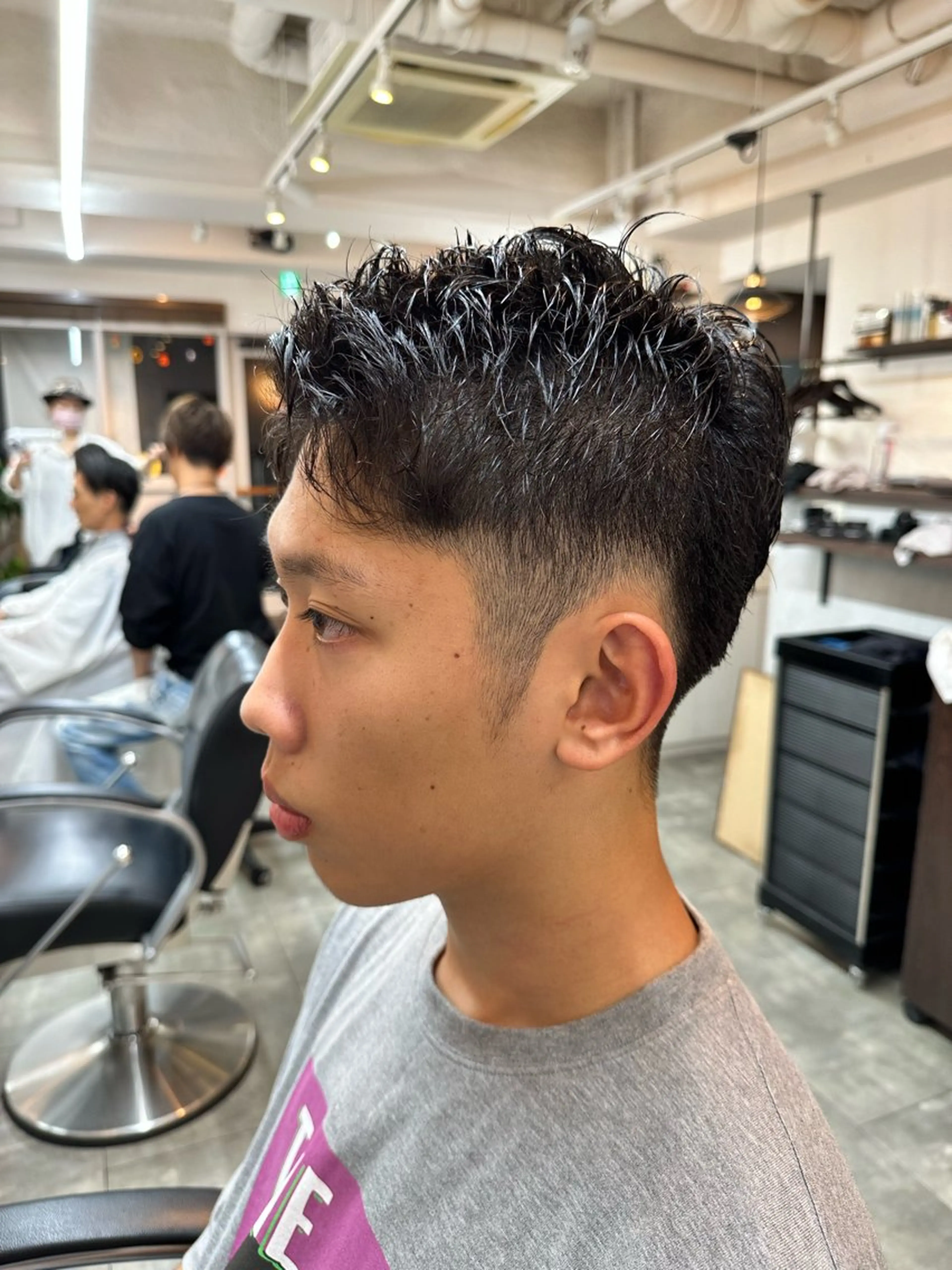 ショート メンズ 刈り上げ カット 三宅 亨表のヘアスタイル