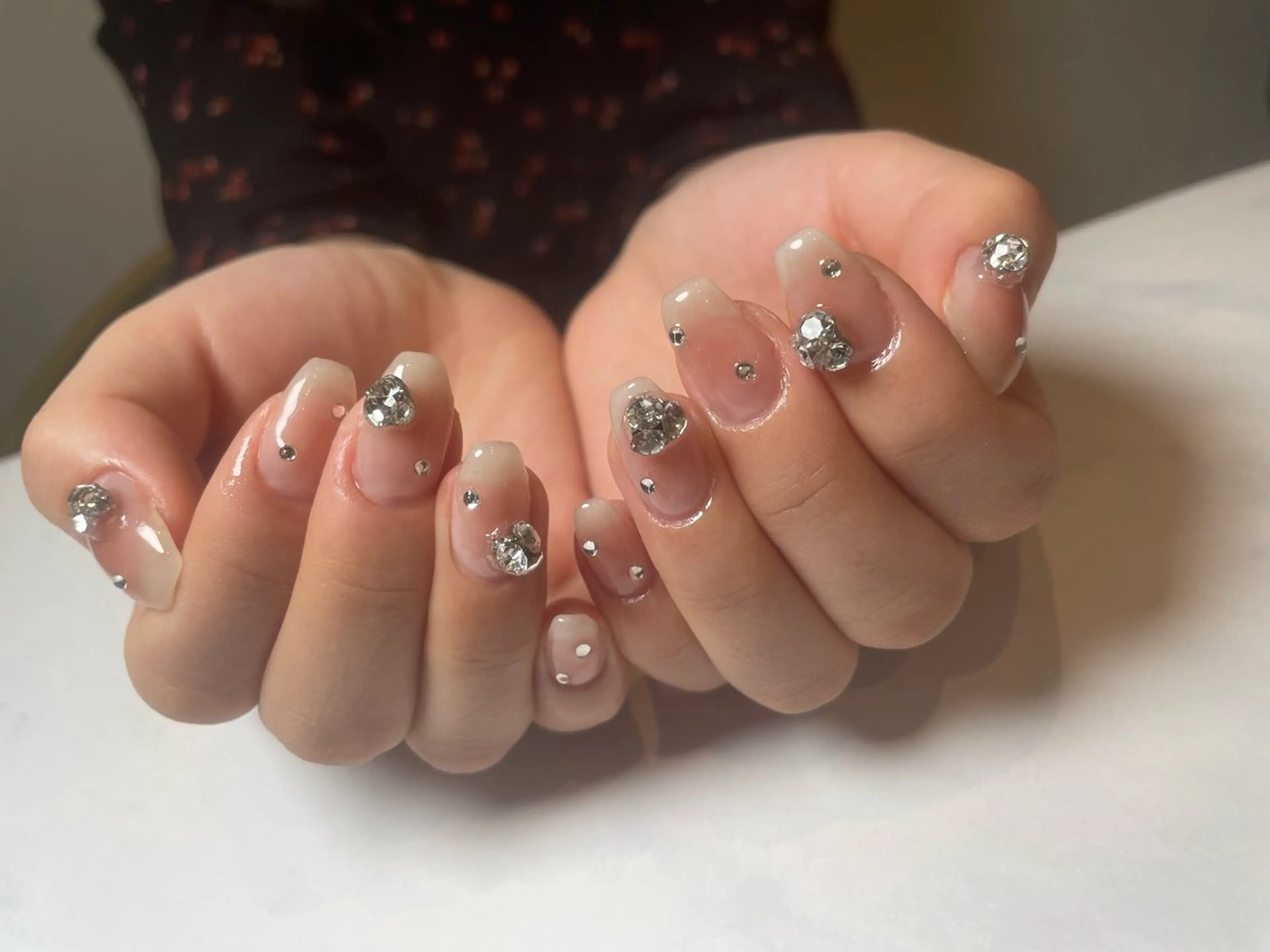 チークネイル💅Vカットストーン🤩の写真