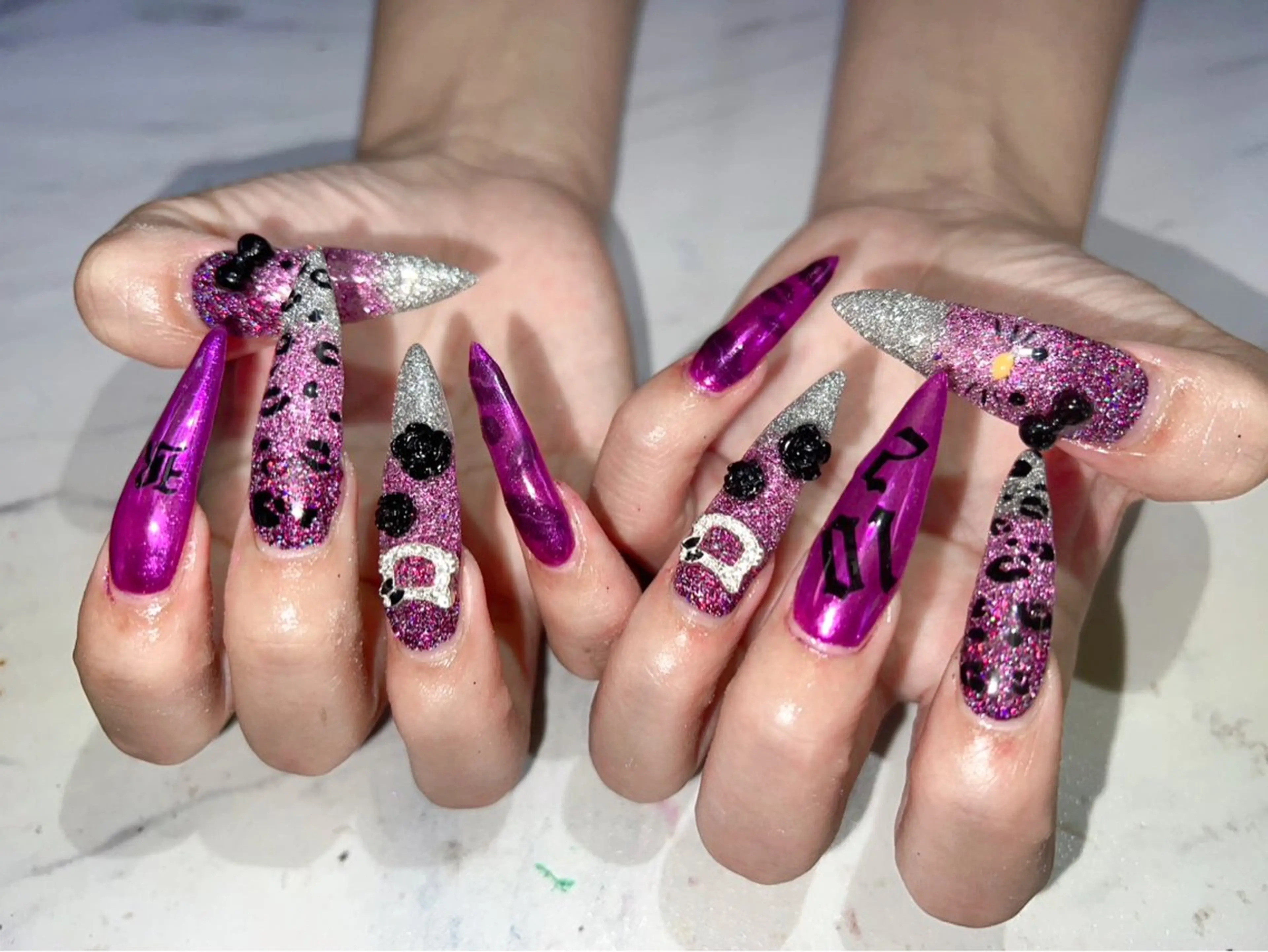 ネイル フラッシュネイル ロングネイル ハンドネイル 松山 碧のエステ・リラクイメージ