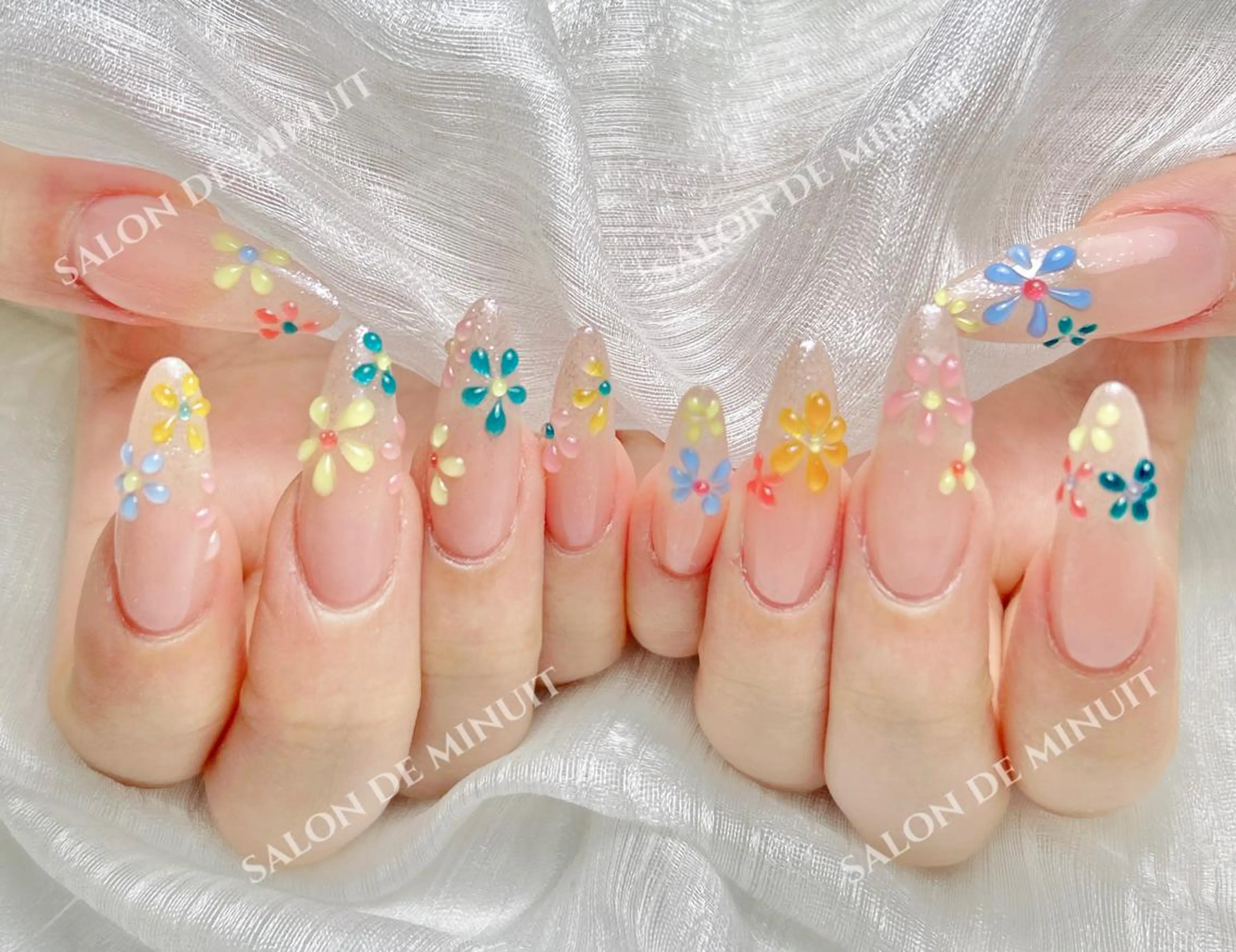 ネイル Salon de Minuit🦩のネイルデザイン