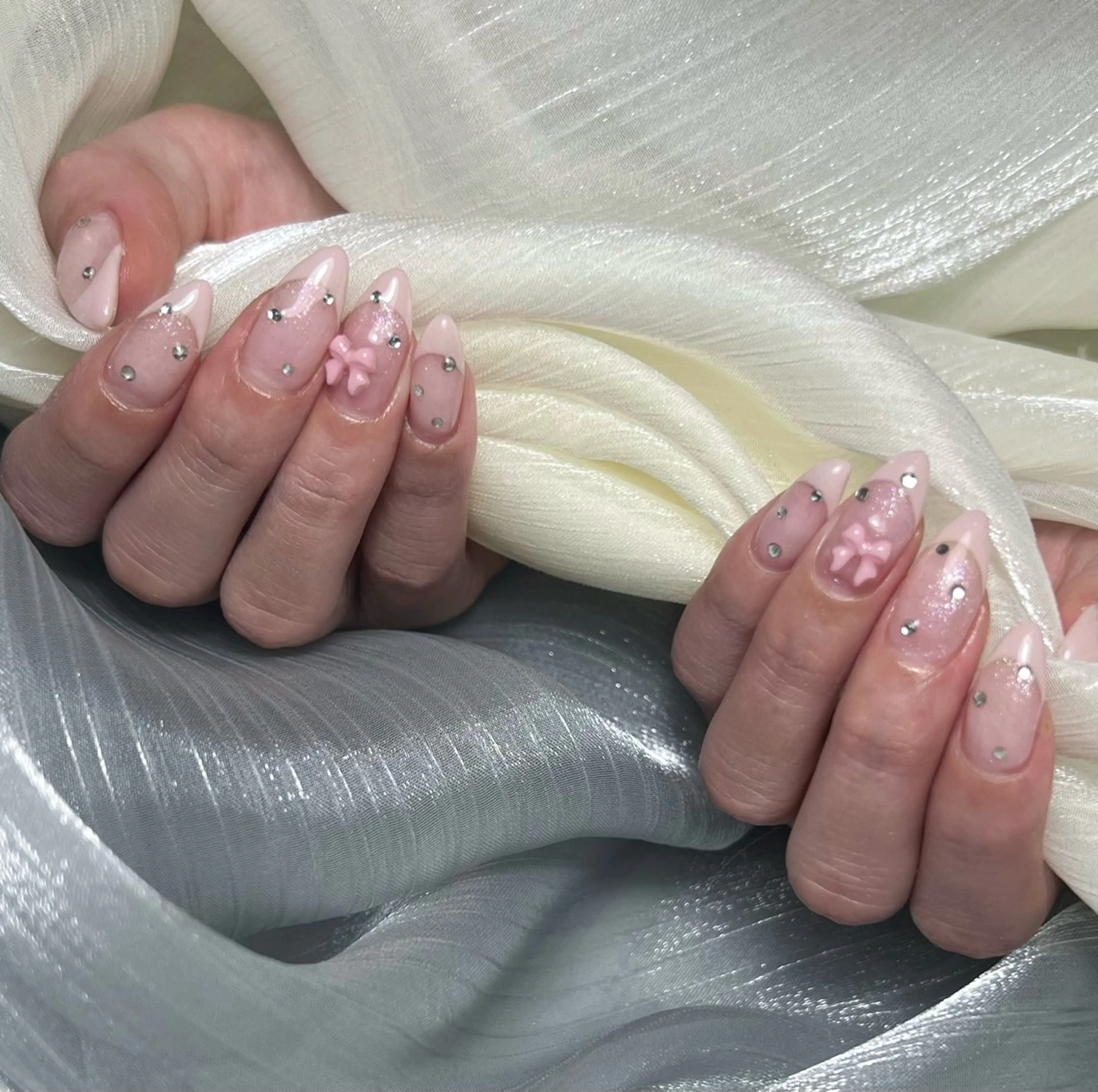 ネイル 持ち込み リボン ハンドネイル アトリエハーロウ所属・アトリエハーロウ sakuraのネイルデザイン