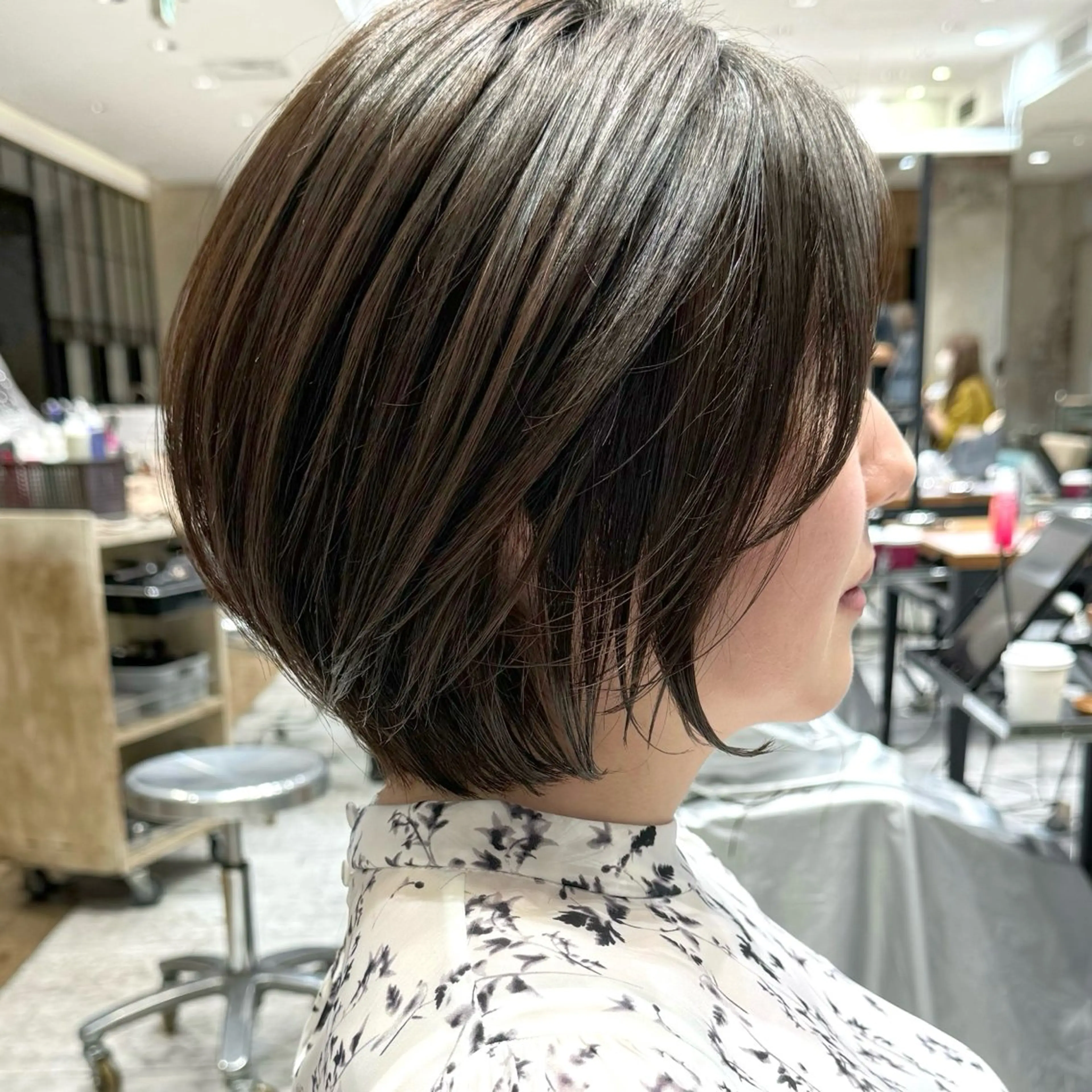 ショート カラー 💍新宿ショート 💍岩田莉奈のヘアスタイル