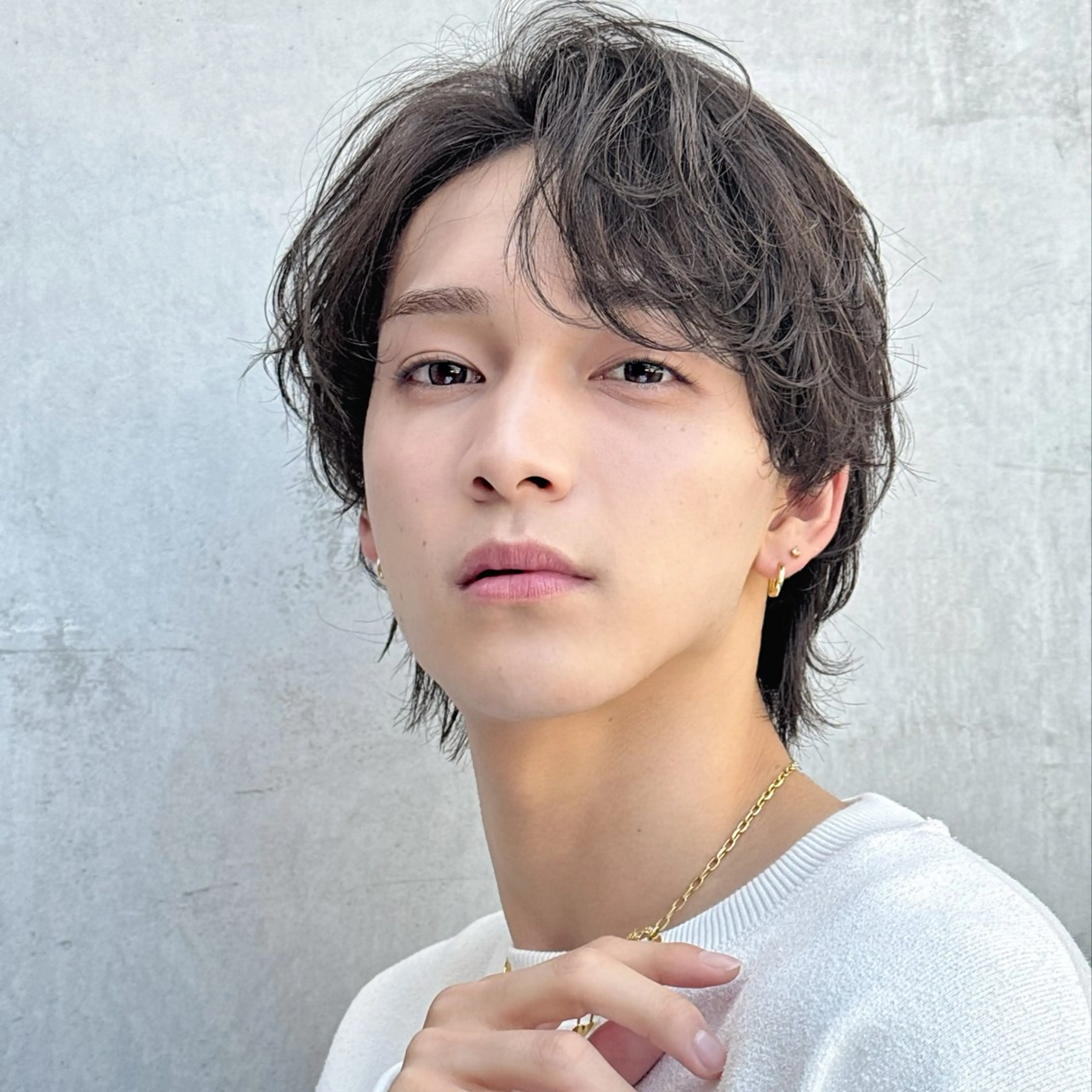 メンズ センターパート コンマヘア メンズデザインカット ダウンパーマ フェザーパーマ カット パーマ ヘアセット 表参道フェザーパーマ ニュアンスパーマのヘアスタイル