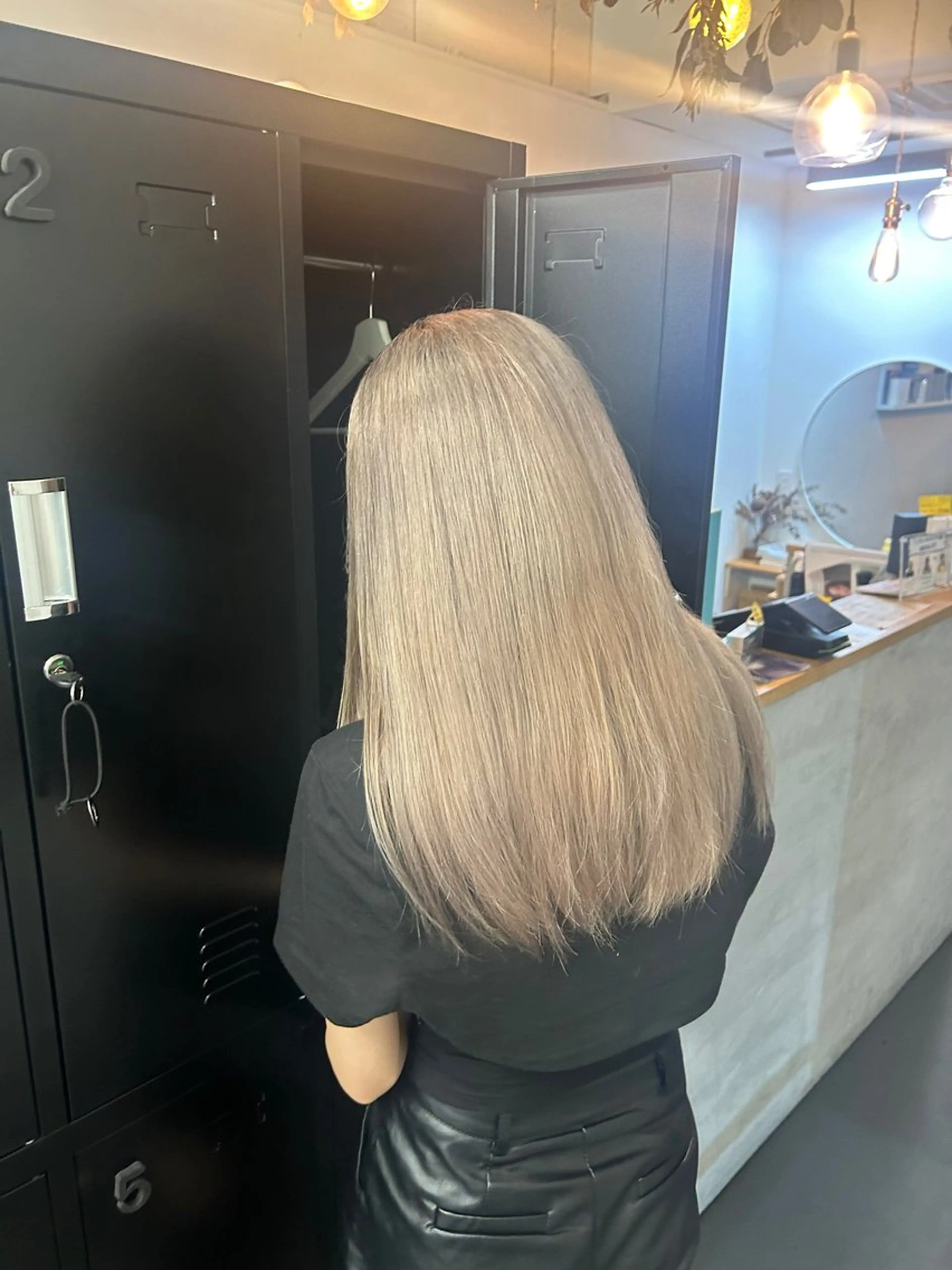 ロング カラー カット・ブリーチ/ ふわあいりのヘアスタイル