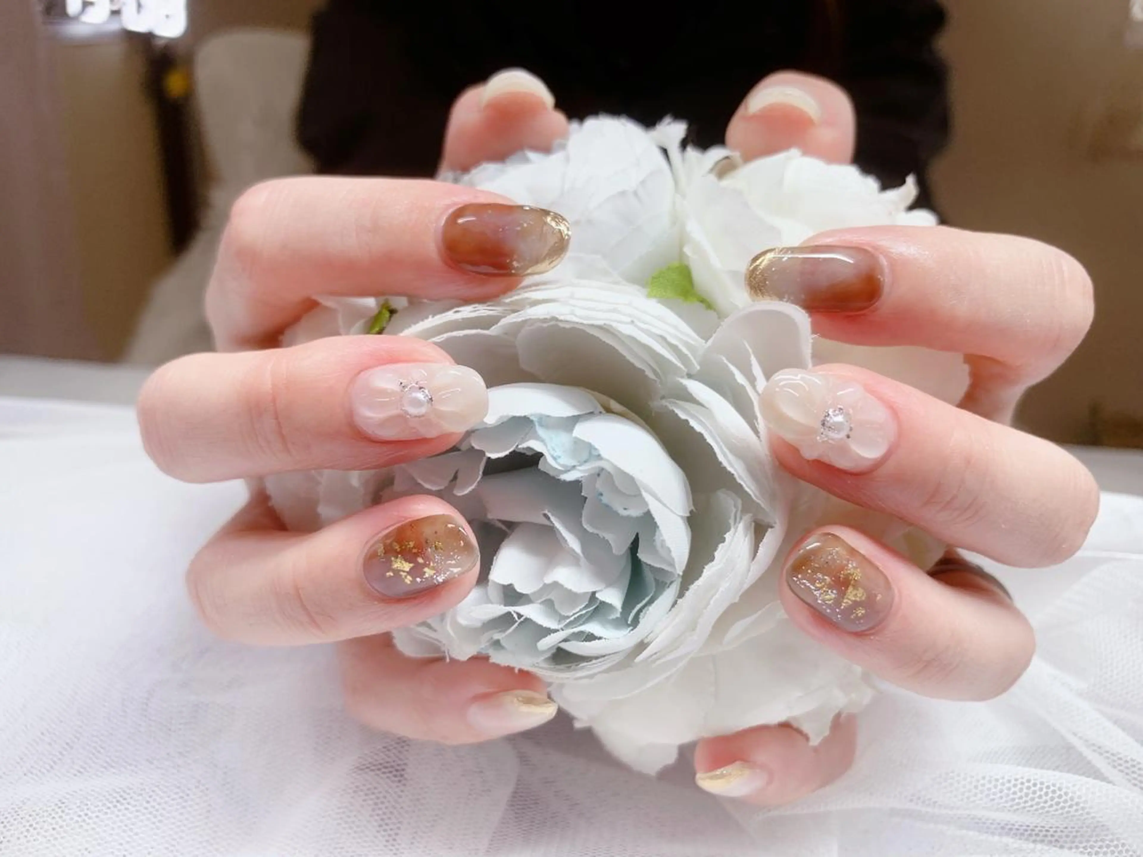 Instagramで大人気なネイルデザイン💅、ニュアンスできたお色も上品ですね。是非お試しください♪の写真