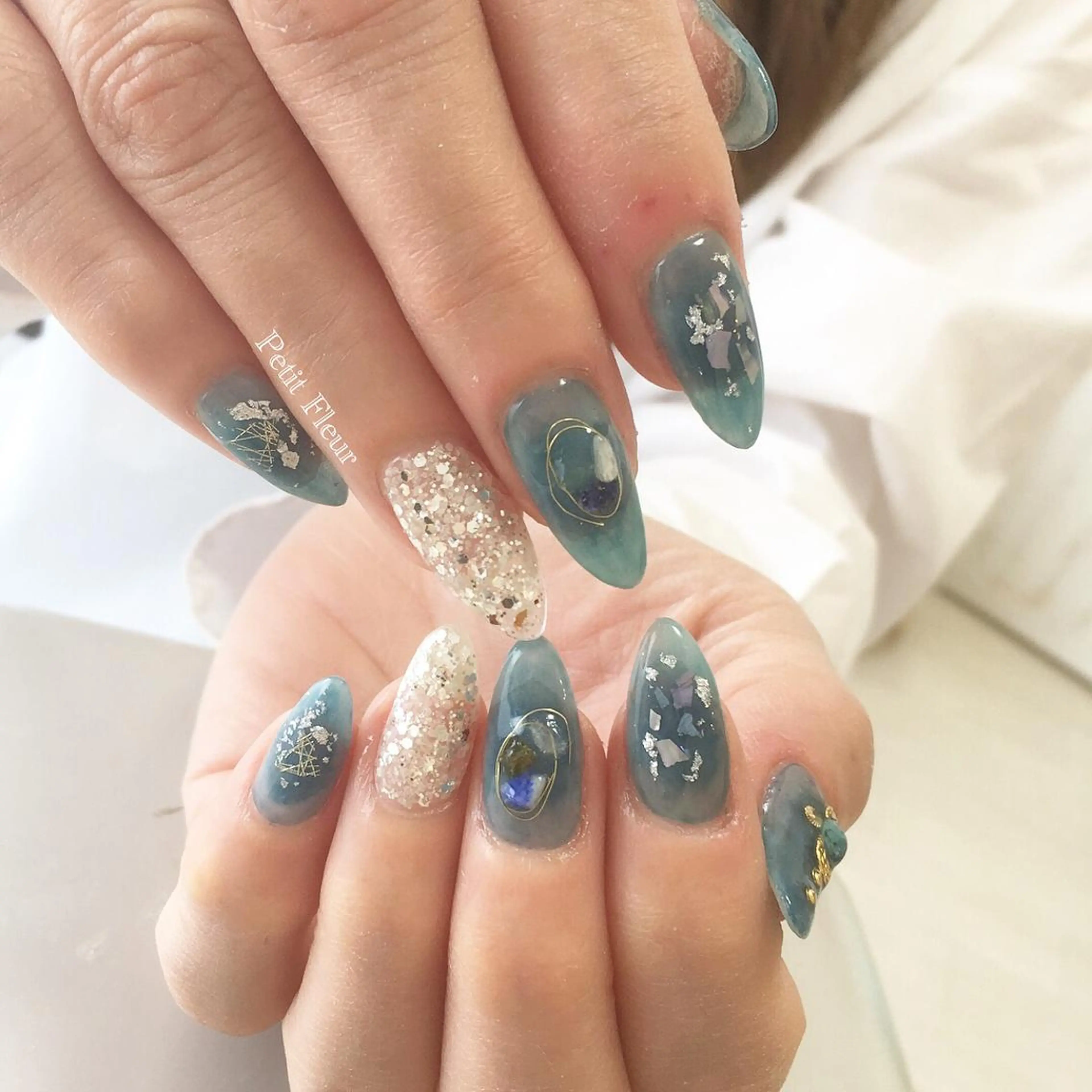 ネイル 持ち込み ニュアンスネイル Petit Fleur所属・青柳 亜梨奈のマツエク・マツパデザイン