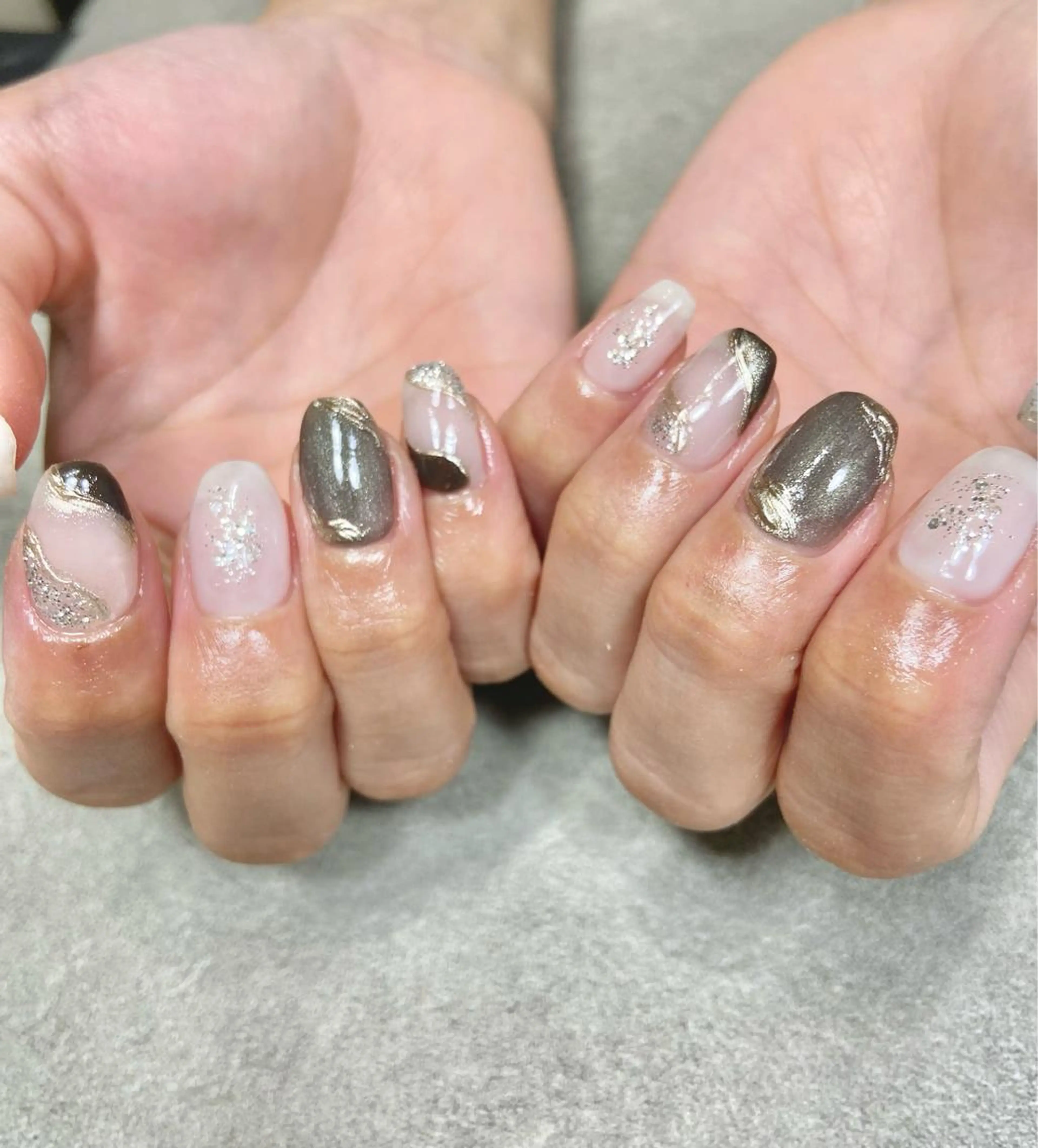 ネイル ブラウン キラキラネイル ニュアンスネイル salon de oct.のネイルデザイン