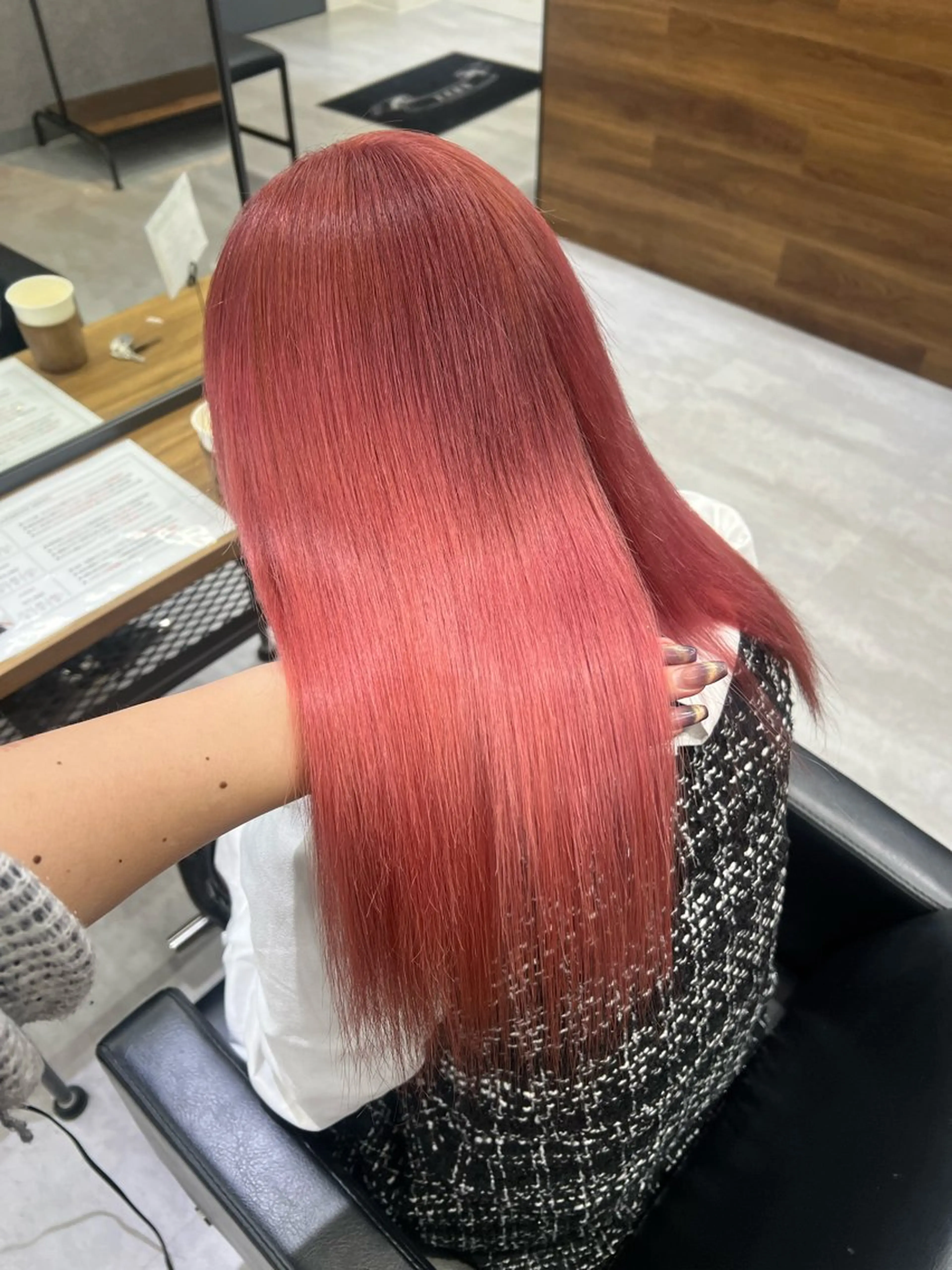 ミディアム カラー ブリーチ 透明感カラー デザインカラー ダブルカラー ハイトーンカラー いろあそび所属・ショート/ウルフ カットモデル募集のヘアスタイル