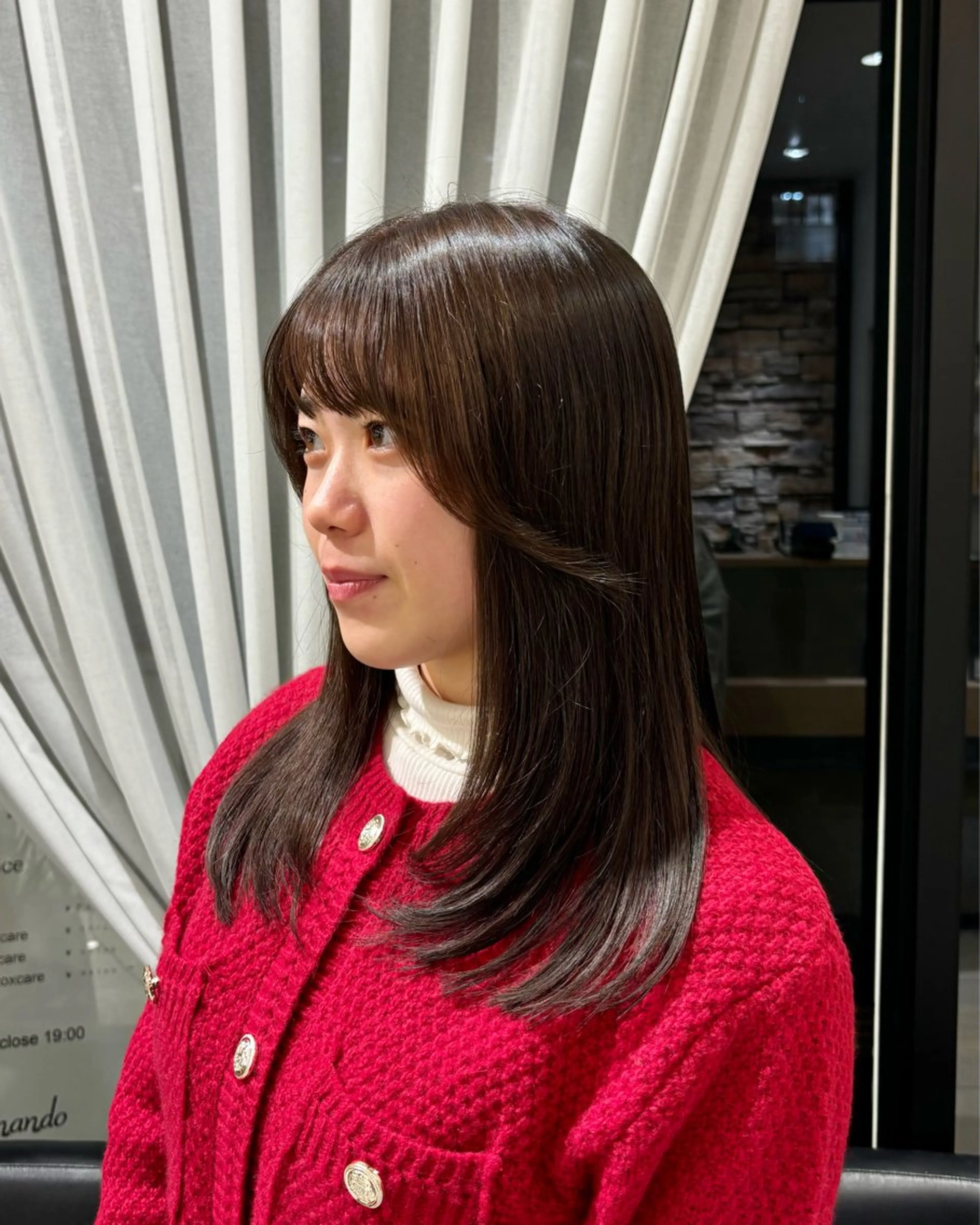 セミロング カラー ブラウンカラー ナチュラルブラウン レイヤーカット ローレイヤー 辻村 彩華のヘアスタイル