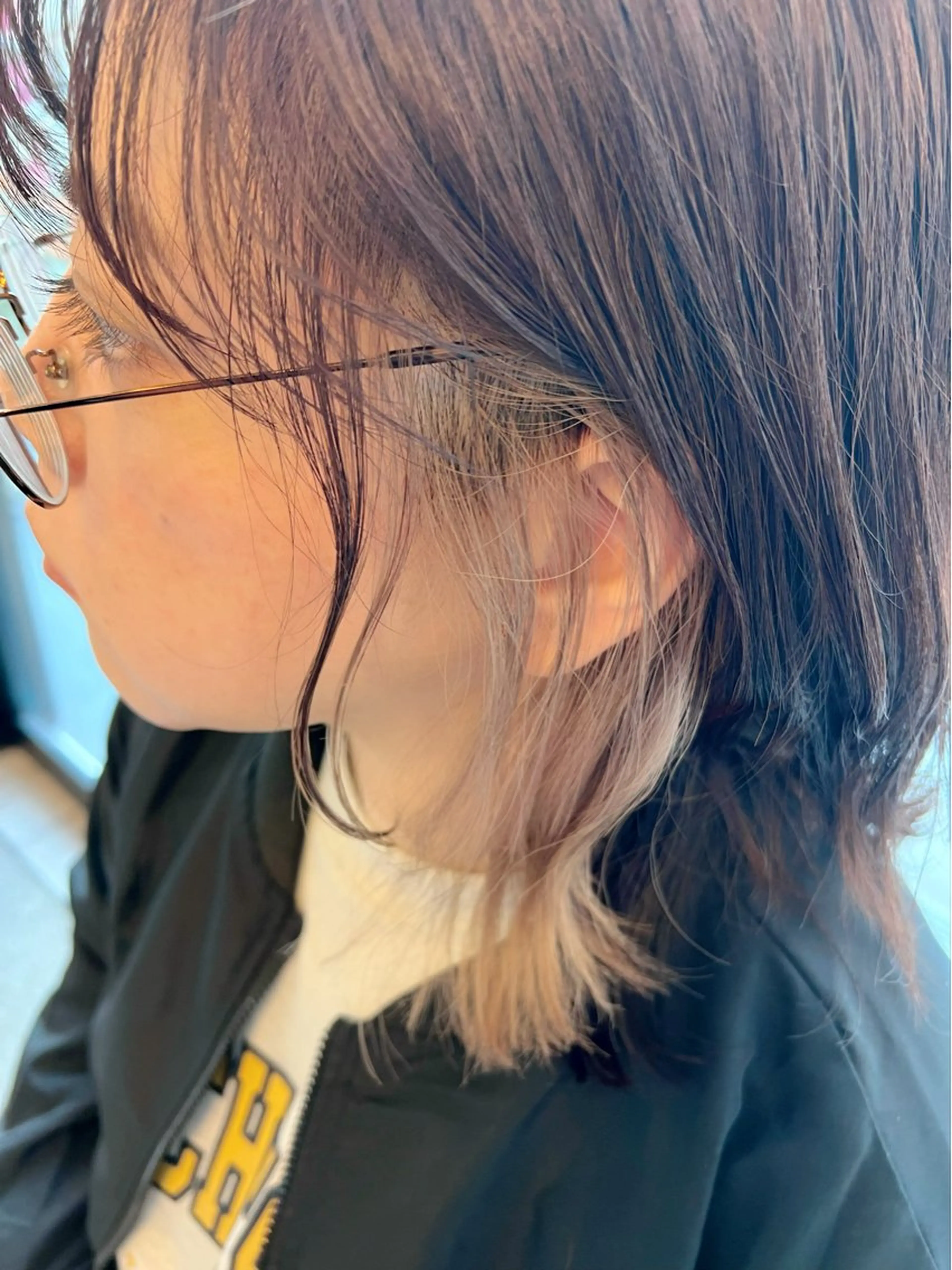 全体カラー+ポイントカラーのメニューです。インナーカラーでも毛先カラーでも🙆‍♀️カット付きの写真