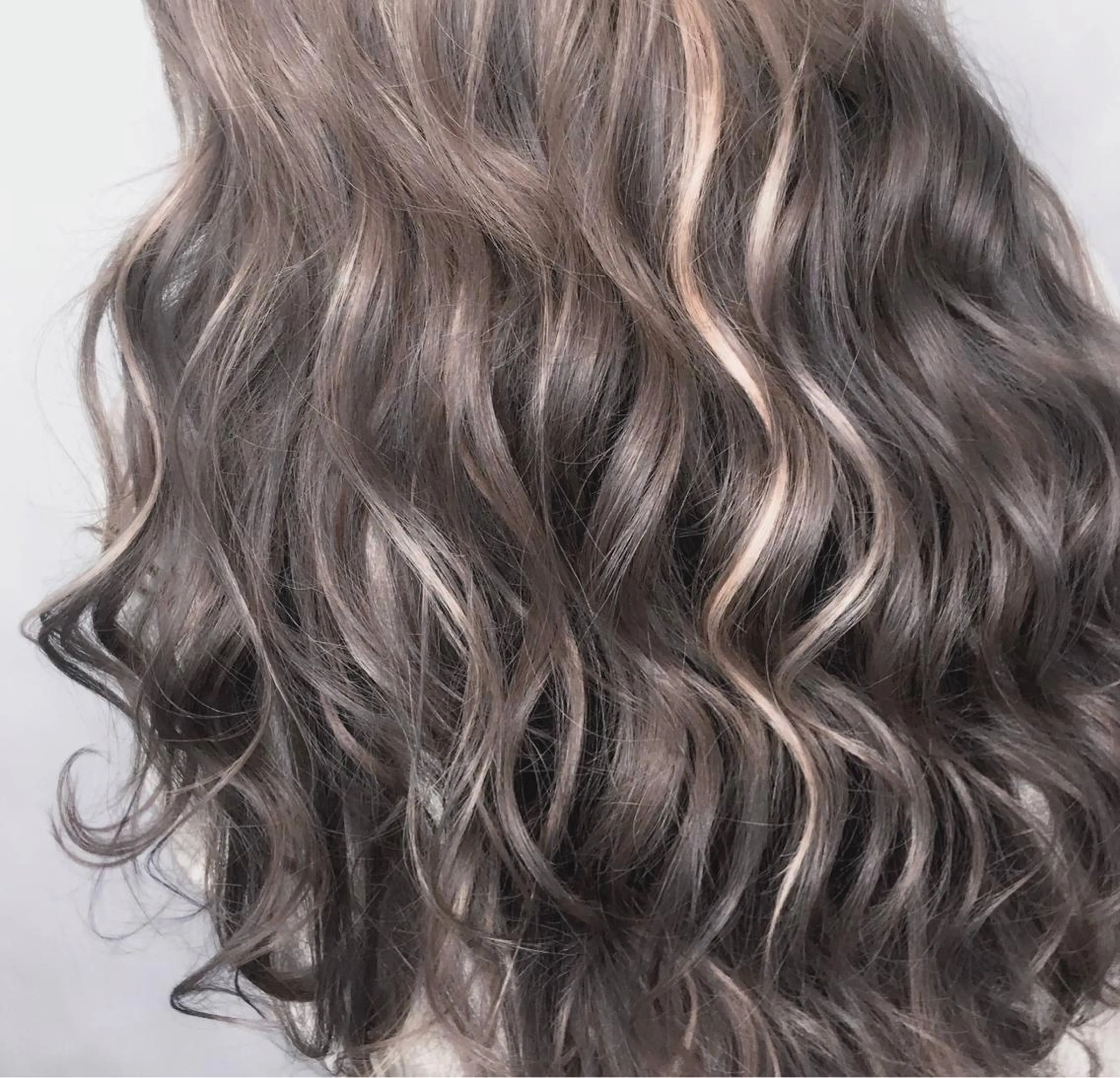 ロング カラー ハイライトカラー ハイライト yeope所属・ハイトーンカラー ブリーチ専門・天神のヘアスタイル