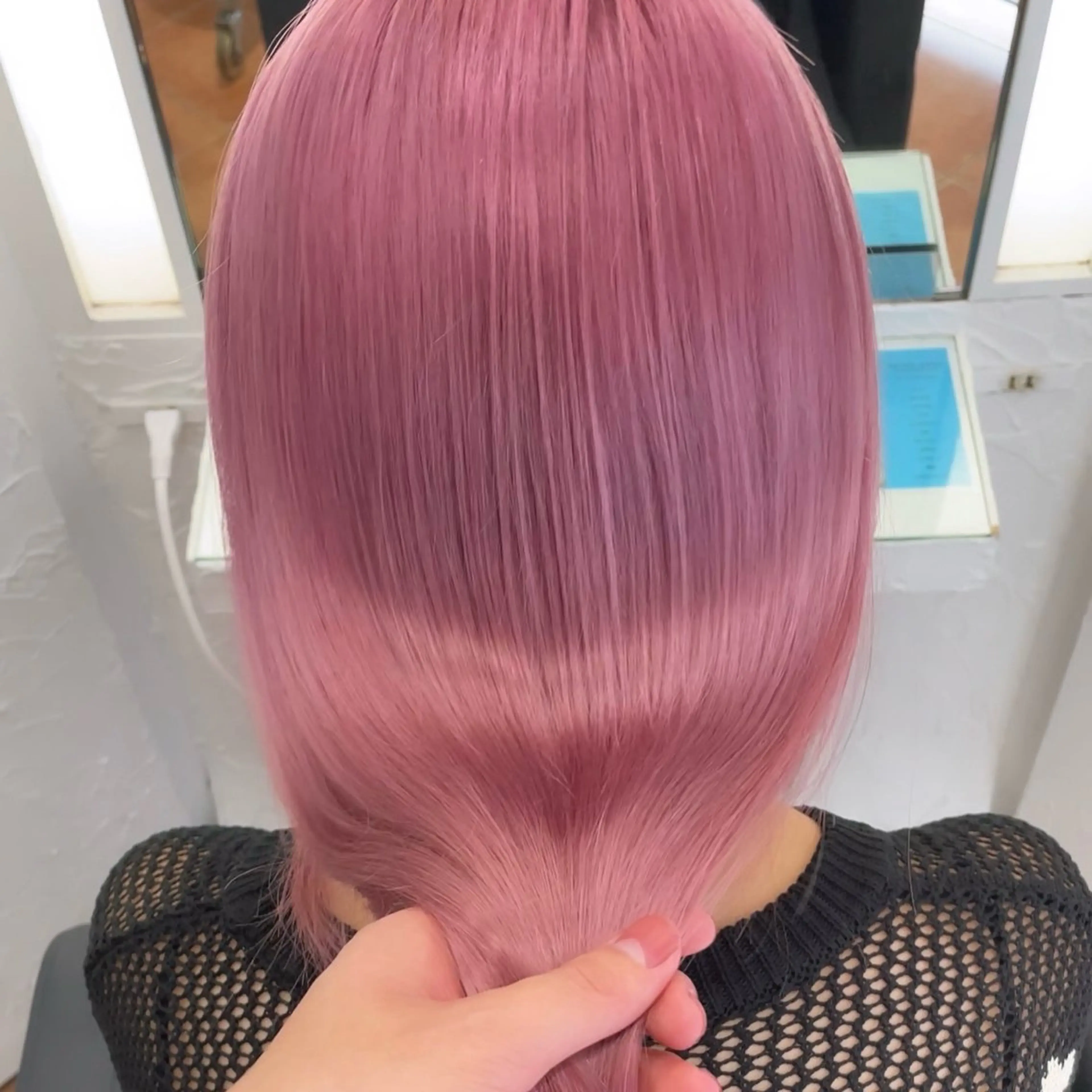 ロング カラー ブリーチ ケアブリーチ デザインカラー ハイトーンカラー ピンクカラー ヘアカラー トリートメント ブリーチなしピンク 赤井龍斗のヘアスタイル