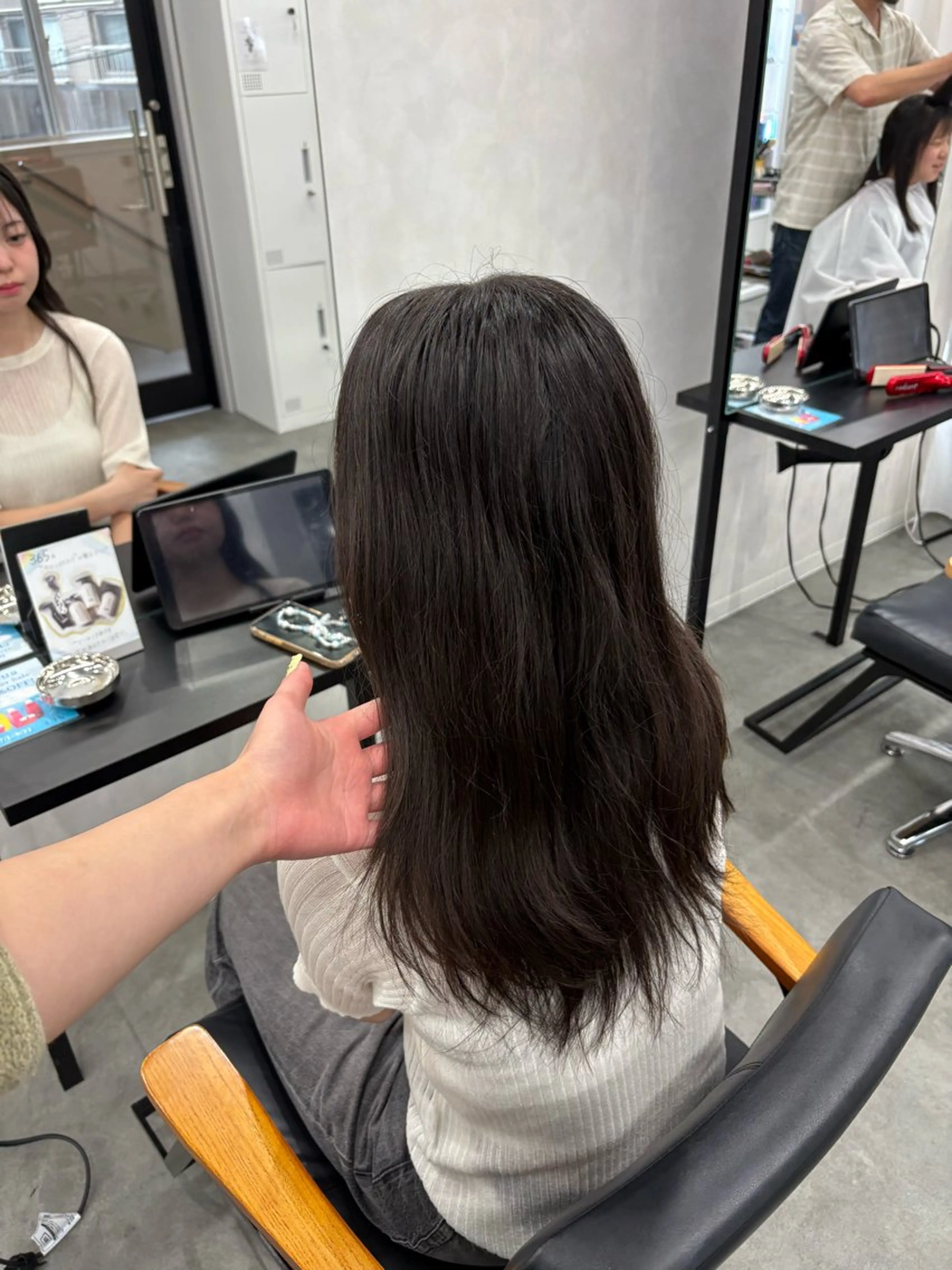 セミロング LIV(リヴ) My (マイ)のヘアスタイル