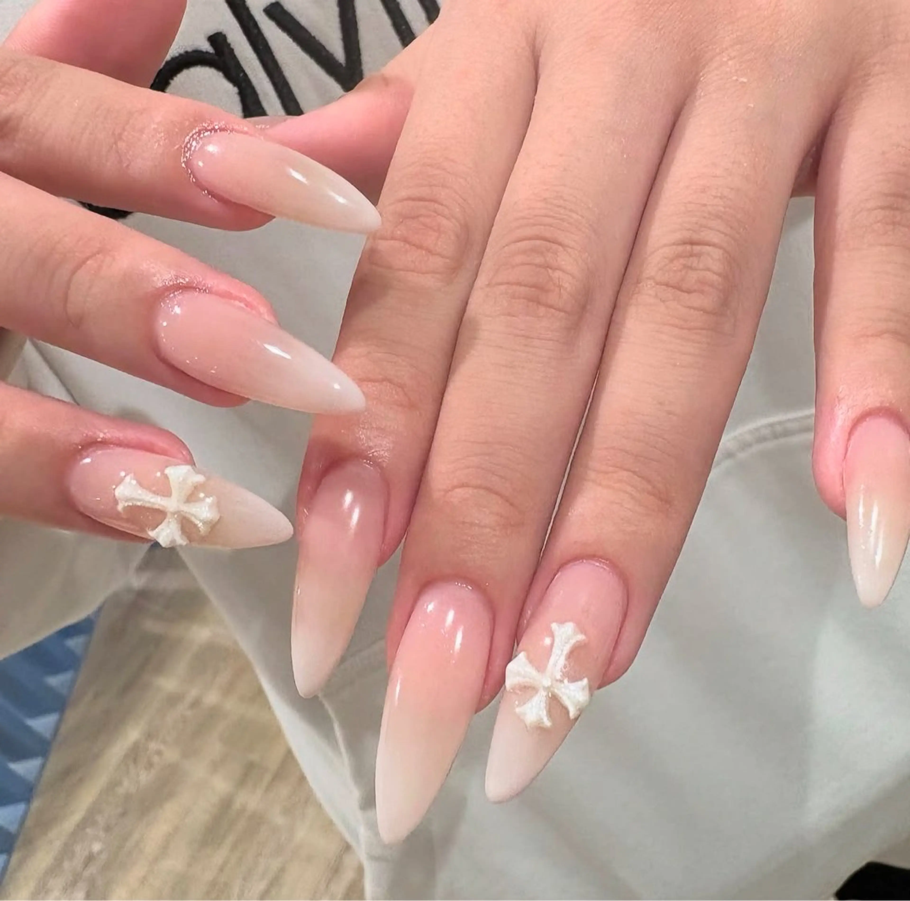 ネイル オーロラネイル フレンチネイル ジェルネイル ハロウィン キラキラネイル ハンドネイル H.baby Nail Salonのネイルデザイン