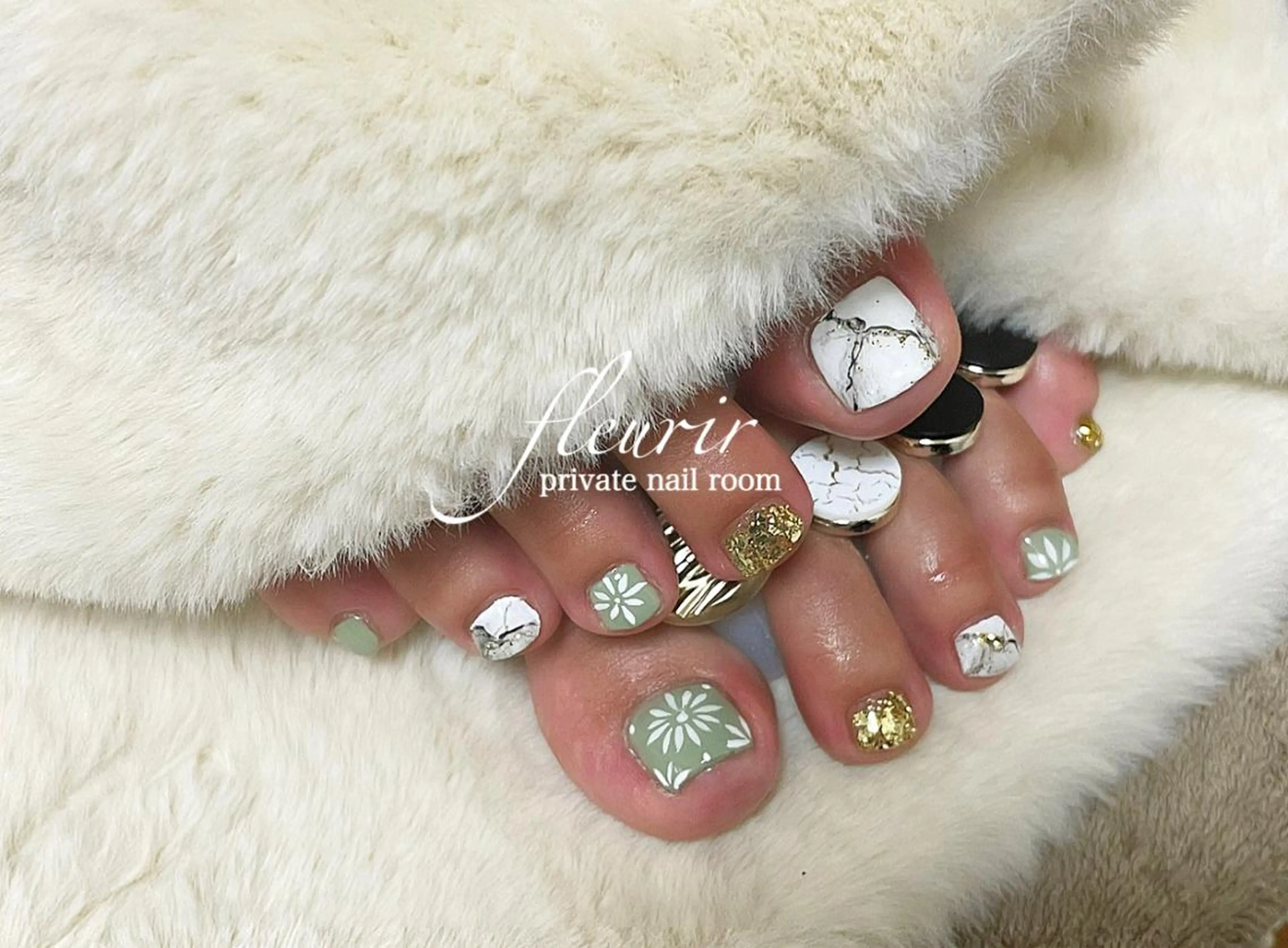 ネイル アートネイル ゴールド ホログラムネイル 大理石ネイル(マーブル) ワンカラーネイル フルリール 【プライベートサロンのネイルデザイン