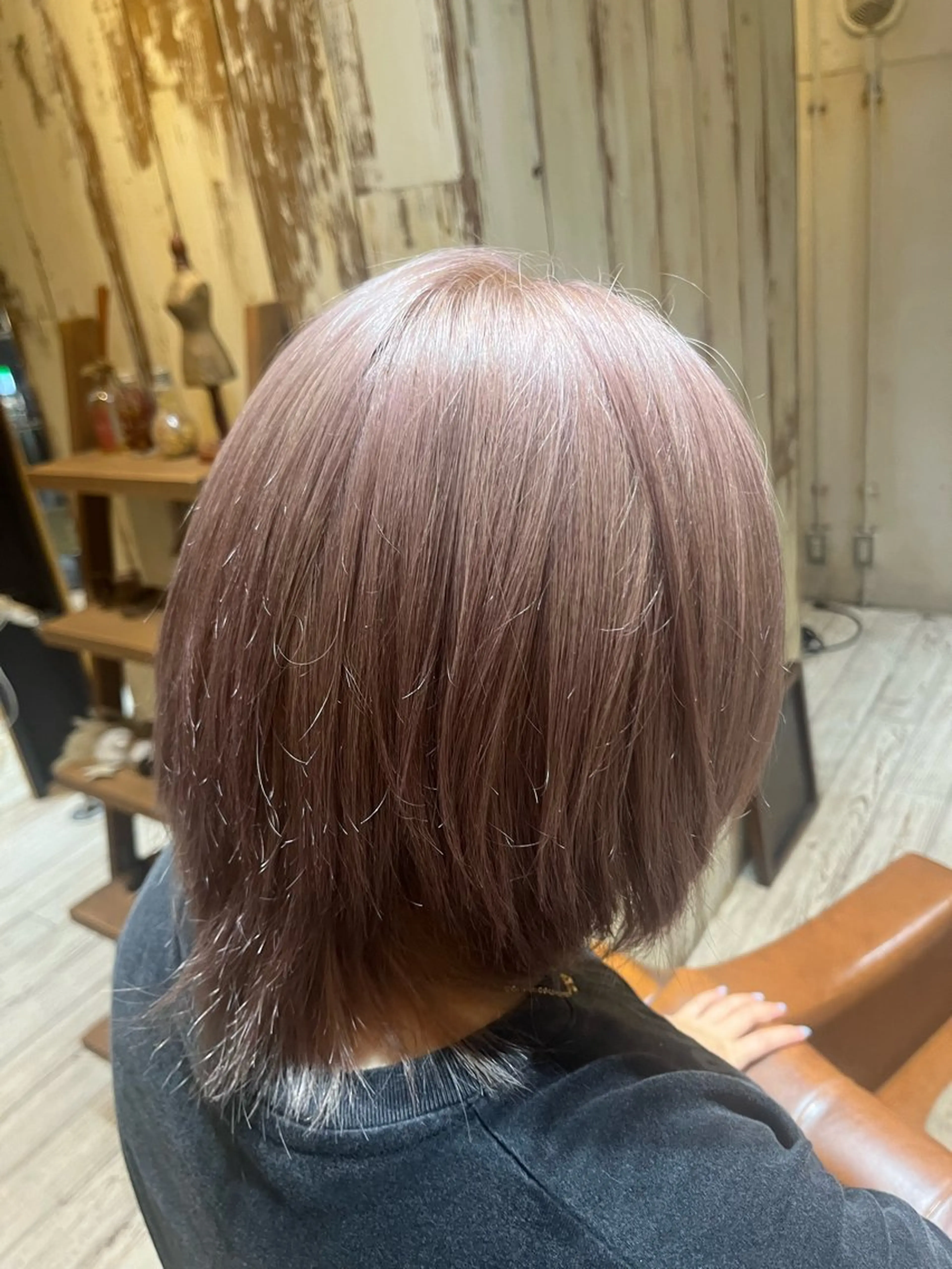 ショート カラー ベージュカラー ピンクカラー ピンクベージュ 美濃 咲穂のヘアスタイル