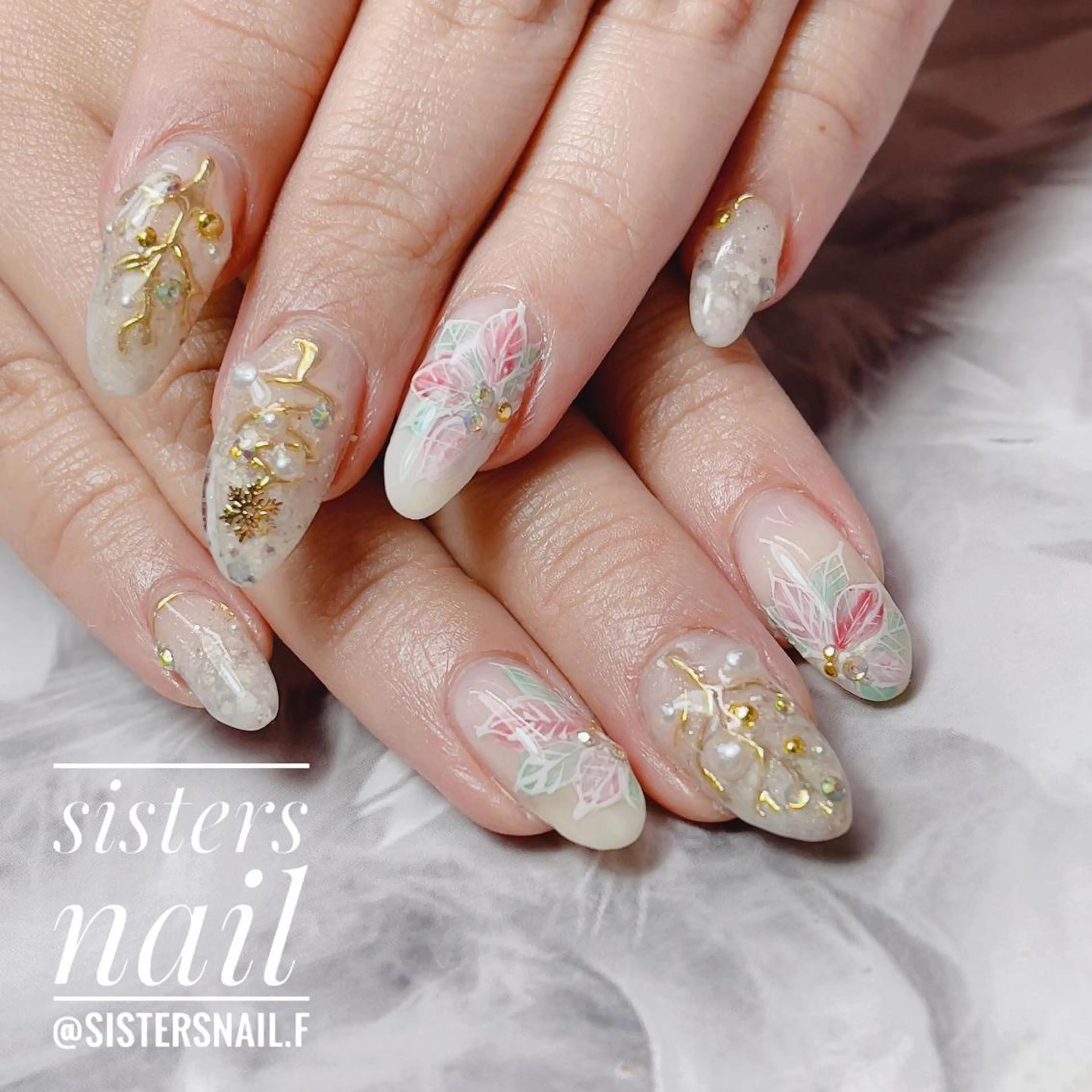 ネイル アートネイル キラキラネイル ホワイト 冬ネイル クリスマス sisters nail.fのネイルデザイン