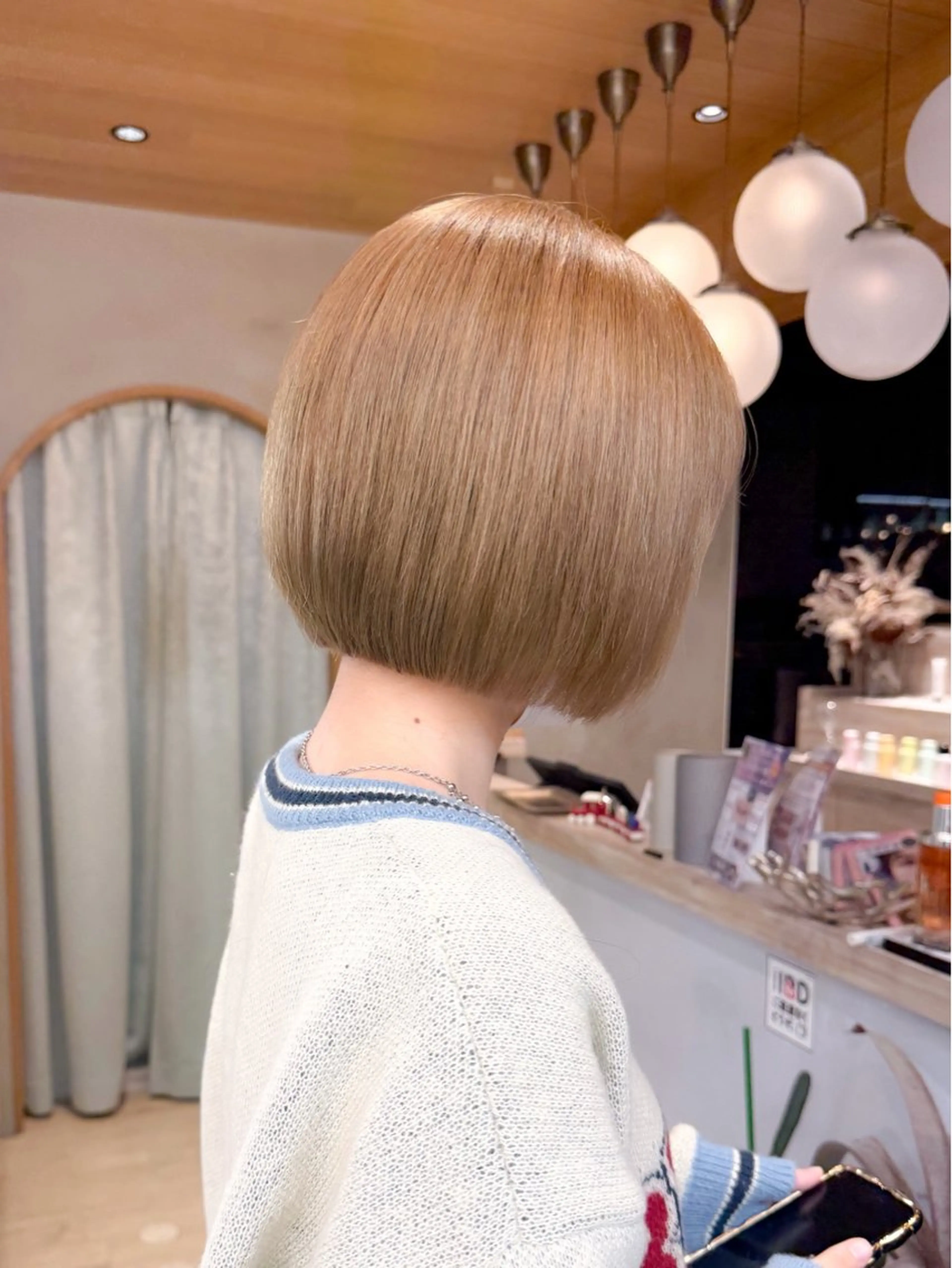 ショート カラー ブリーチ ダブルカラー ヘアカラー トリートメント 縮毛矯正/髪質改善 /ボブ/ともきのヘアスタイル