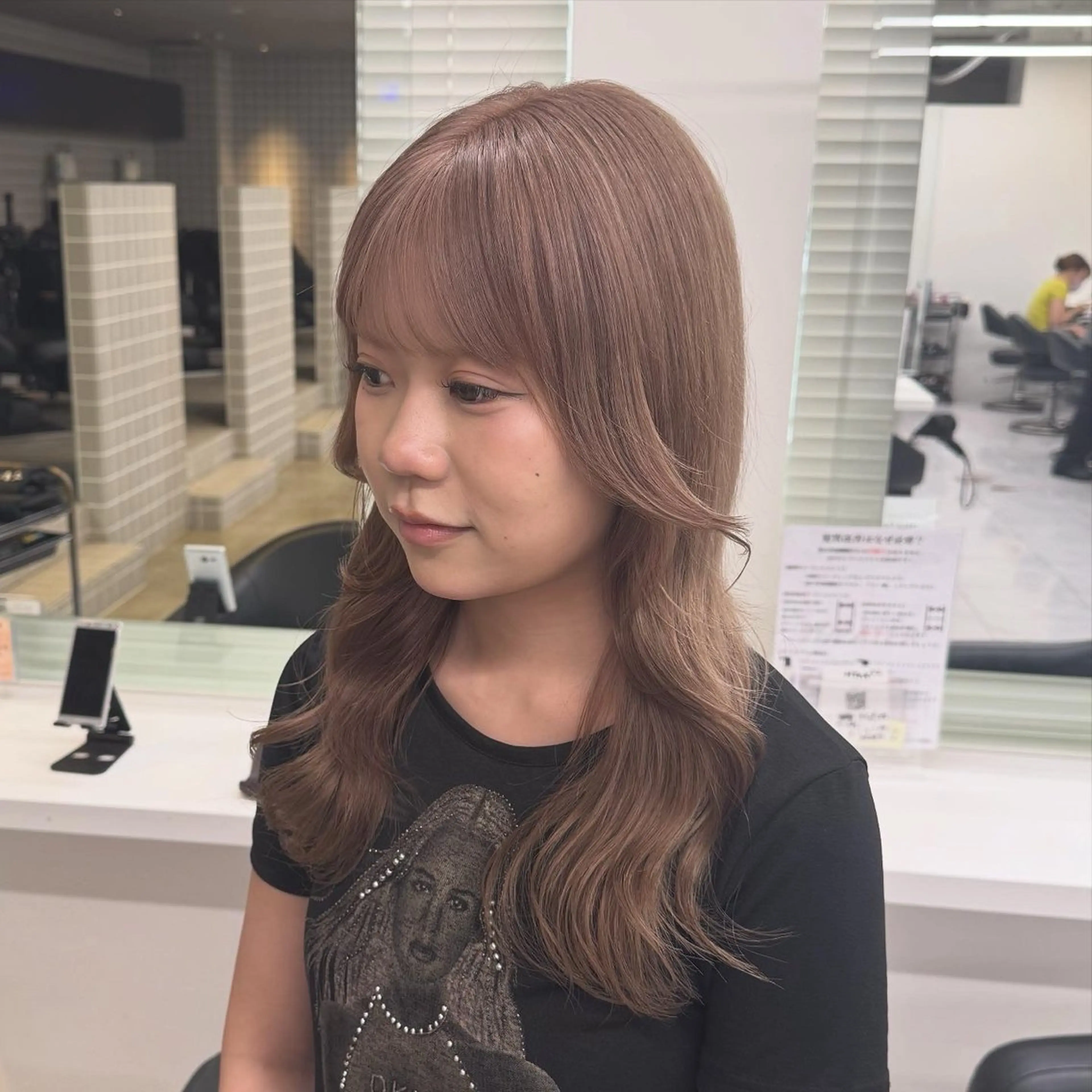 セミロング カラー ヘアアレンジ ベージュカラー ミルクティーベージュ ヘアカラー トリートメント ヘッドスパ ヘアセット 顔まわりカット の達人のヘアスタイル