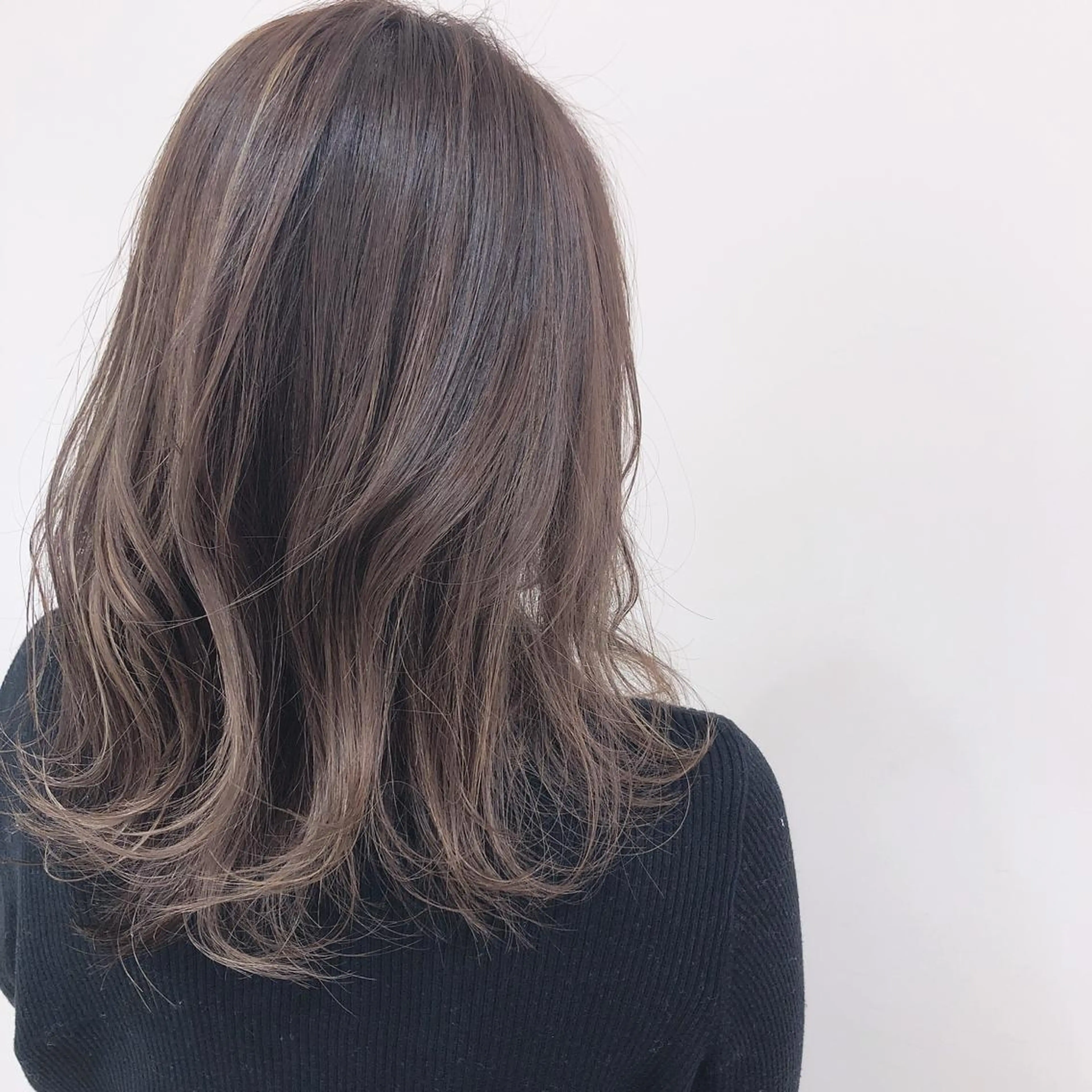 セミロング カラー 野村 さなみ✨ぱっつんボブのヘアスタイル