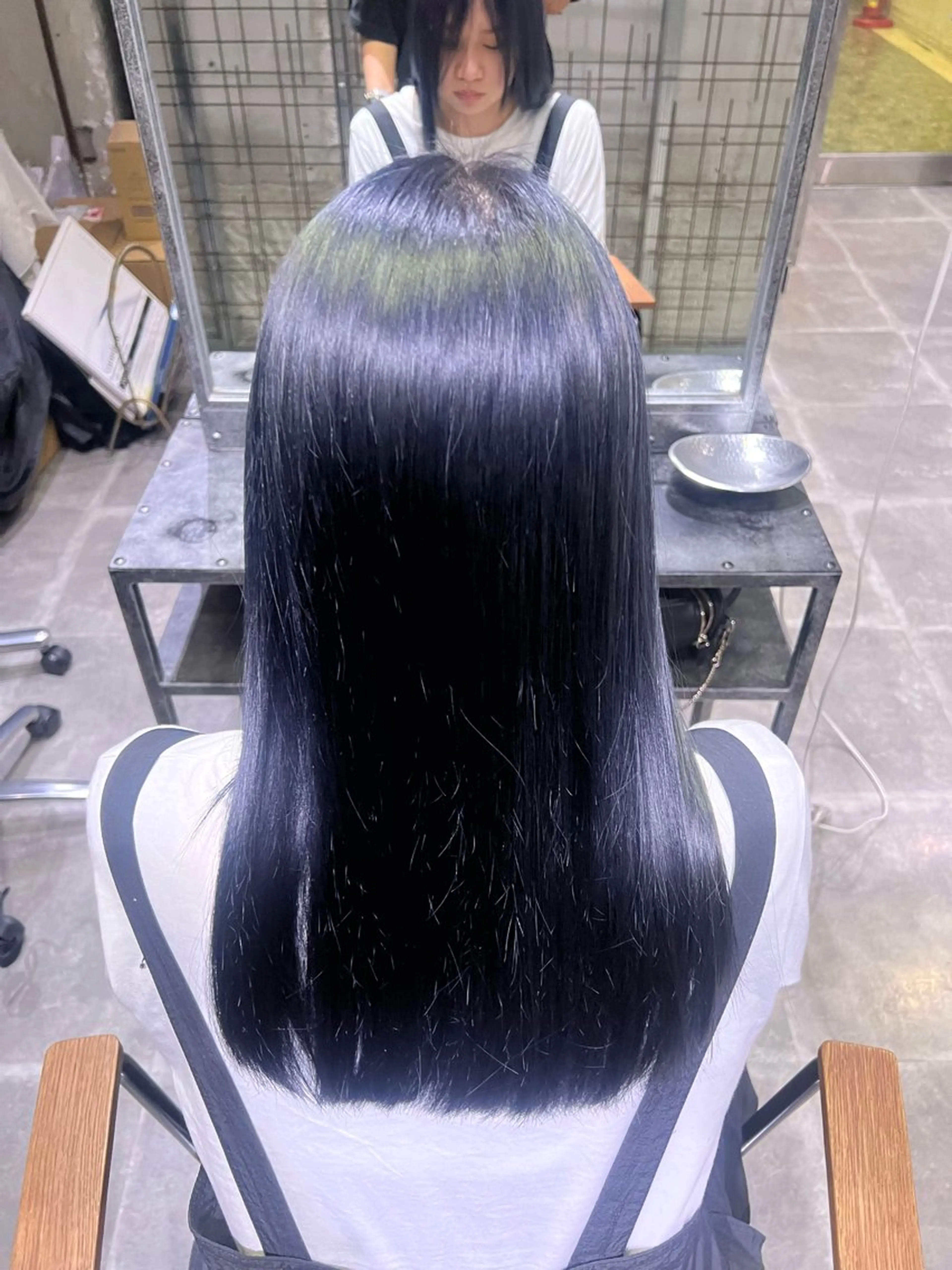 カラー 黒髪 ブルーカラー ブルーブラック ヘアカラー UMM所属・赤木 俊太のヘアスタイル