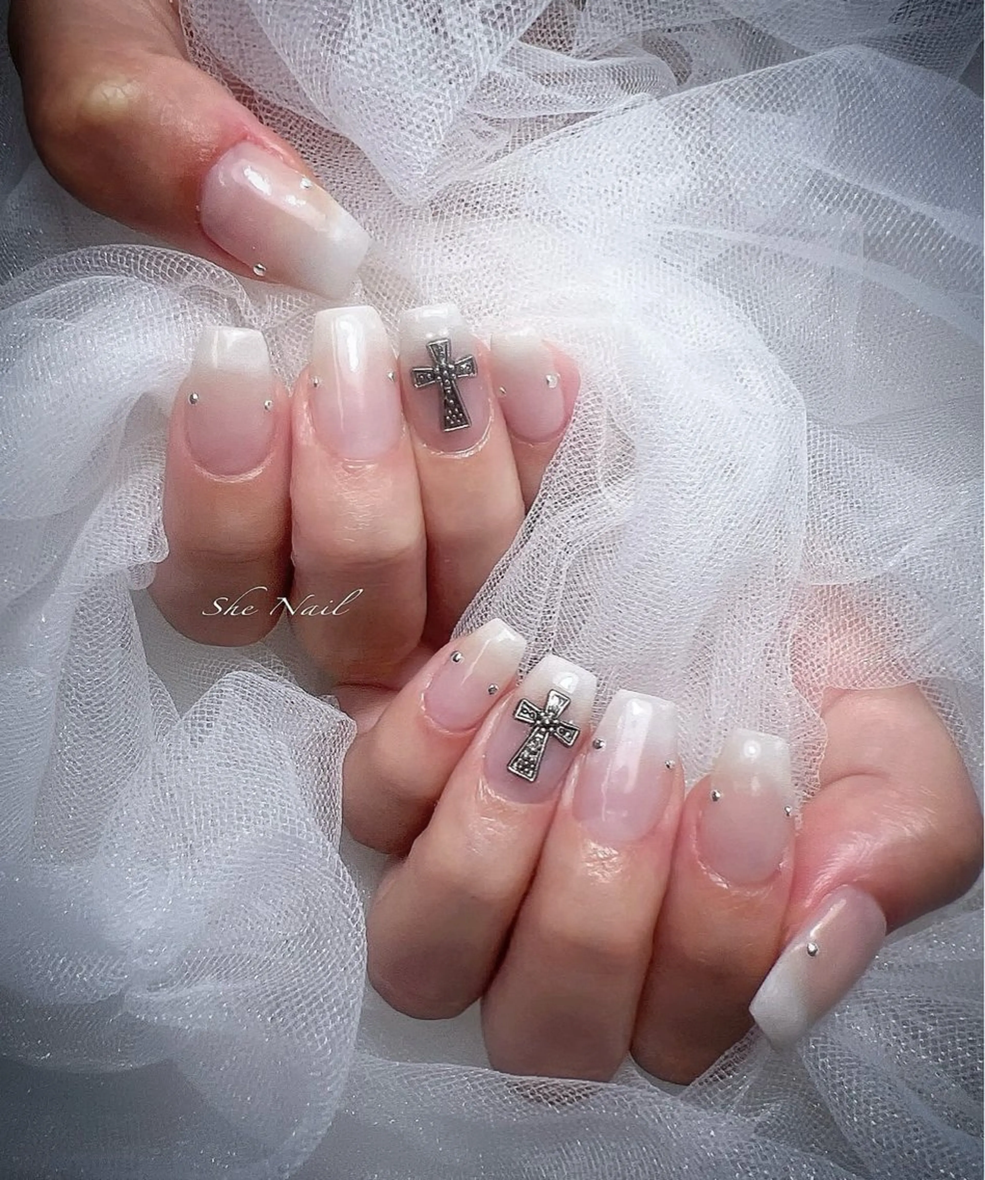 ネイル チークネイル ドット 長さ出し マグネットネイル 持ち込み She   Nail所属・ISA_ BELLAのネイルデザイン