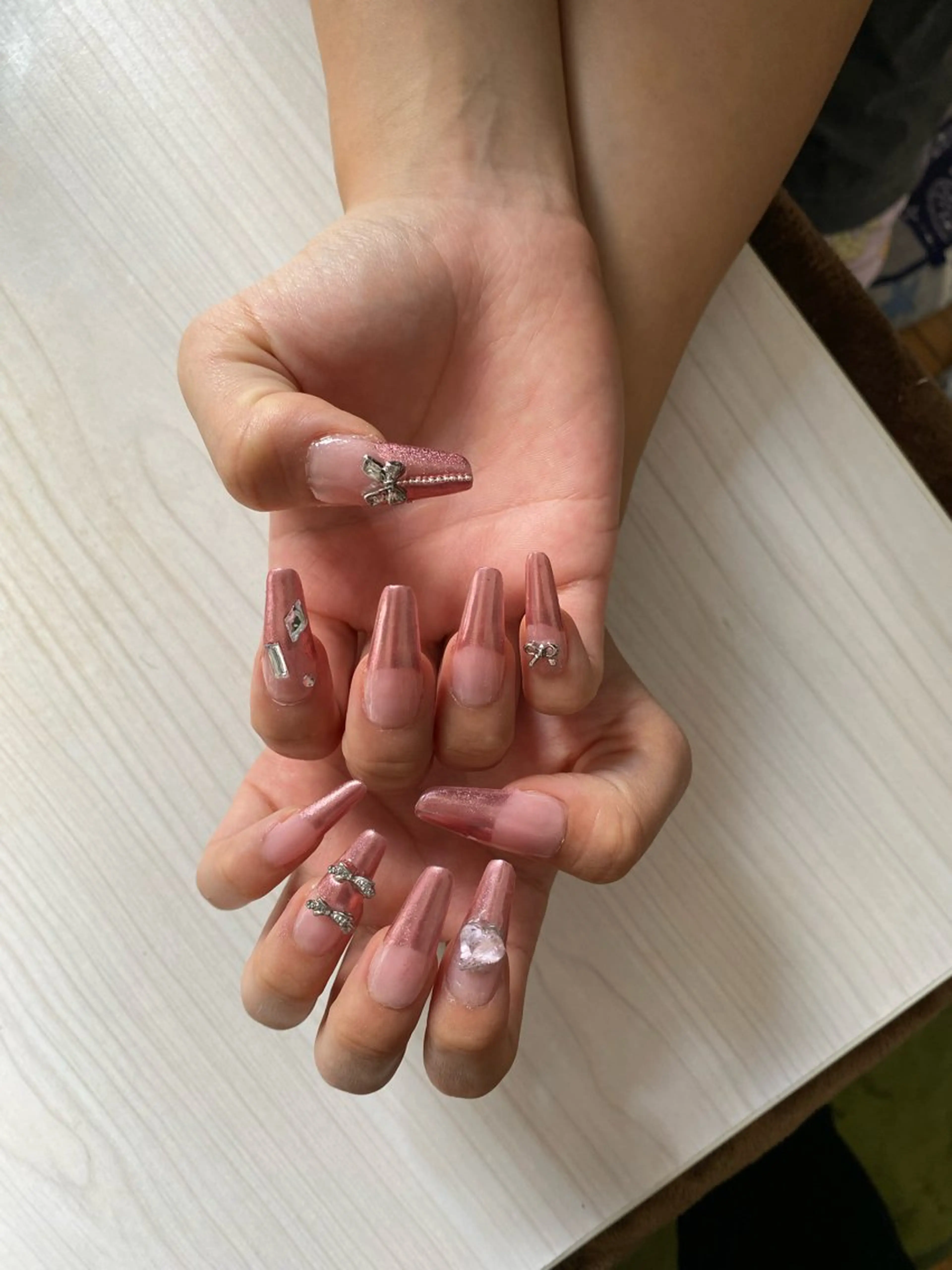 ネイル ハンドネイル 派手髪ハイトーン💛 ネイル💅まりなのヘアスタイル