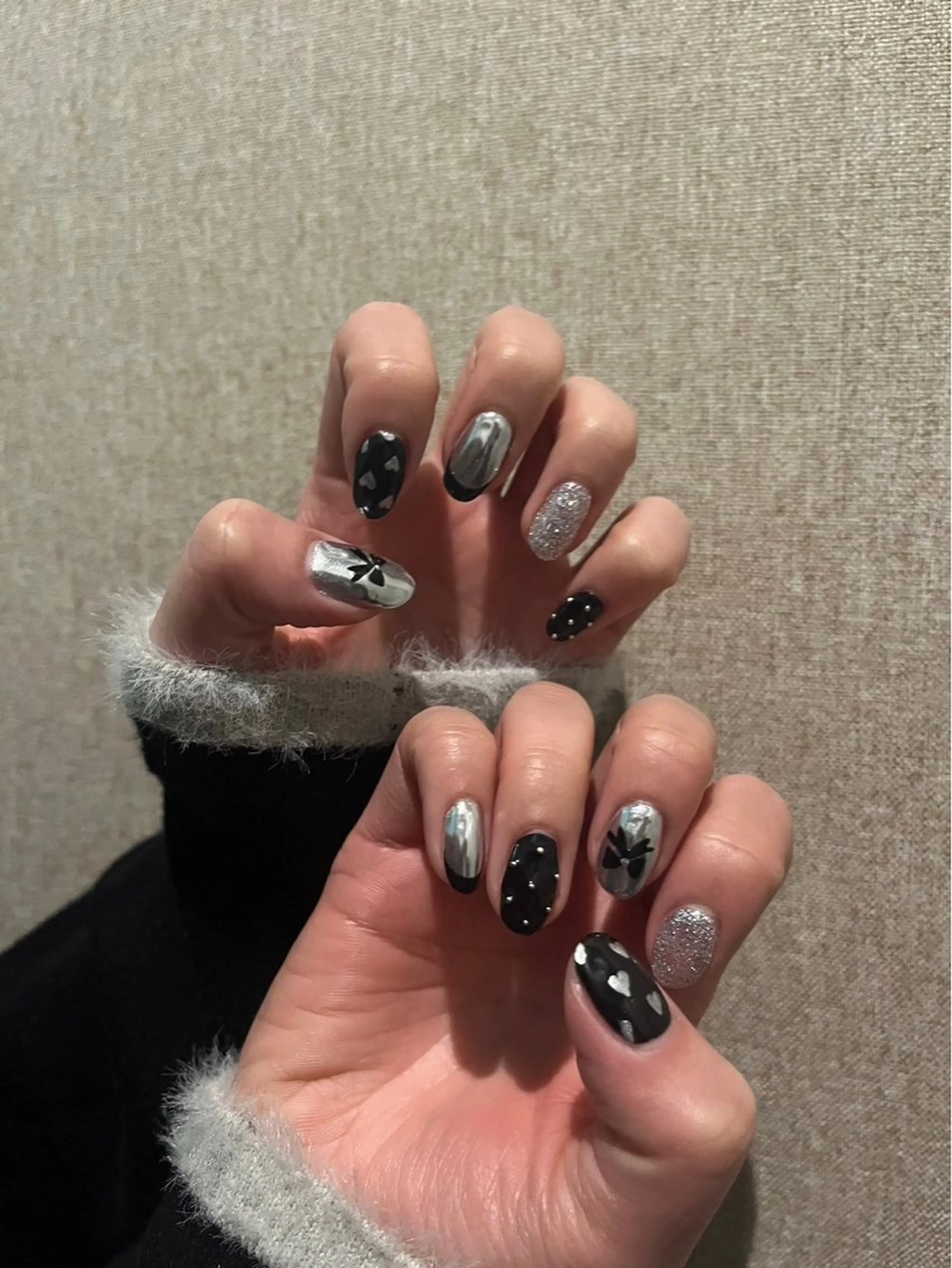 ネイル ガーリー ミラーネイル 持ち込み シルバー ハンドネイル ハンドケア Felice所属・ベテランネイル cnc  nailのネイルデザイン