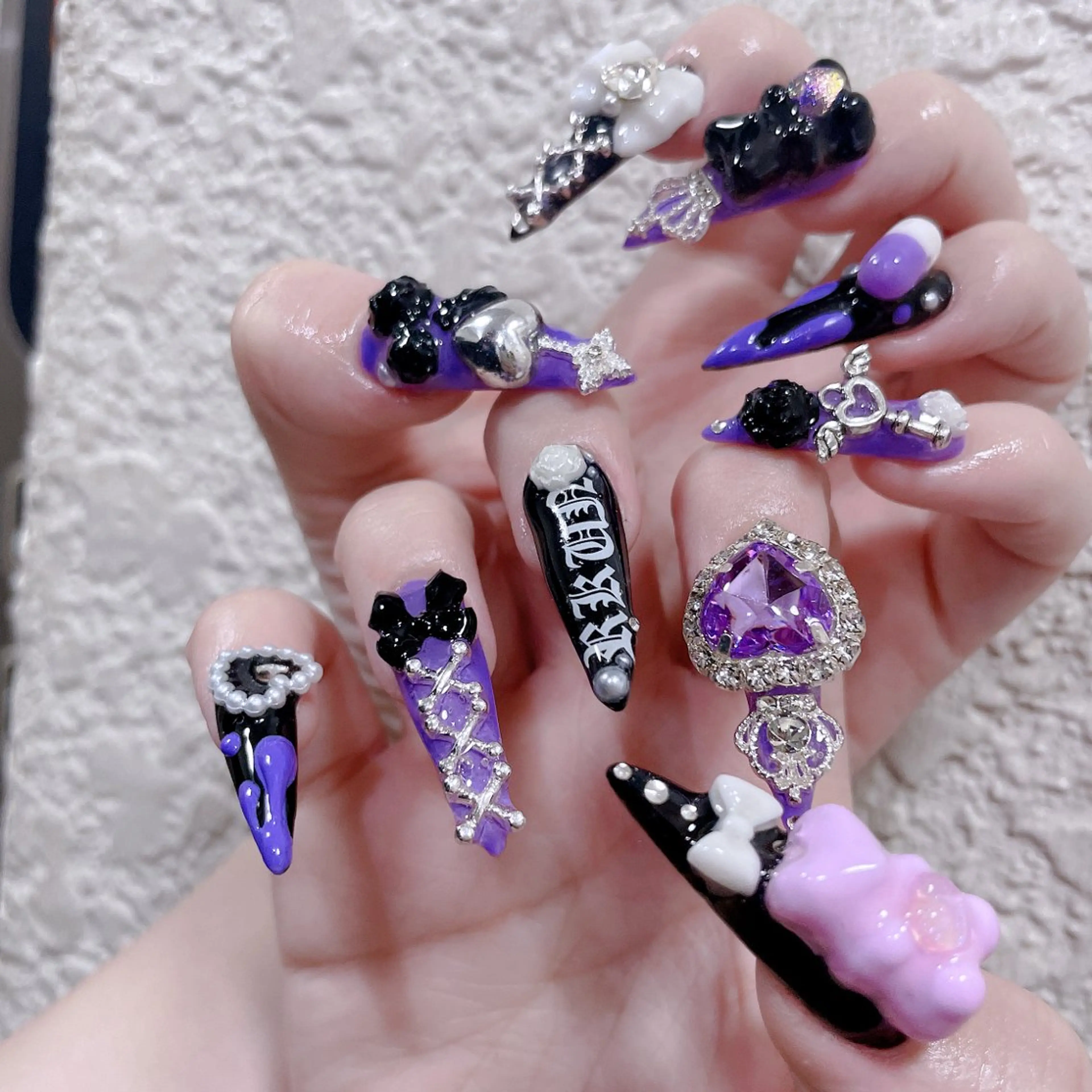 ネイル 成人式 ロングネイル マグネットネイル 大理石ネイル(マーブル) リボン ハンドネイル MoMoA Nail ネイル長さ出し専門店のネイルデザイン